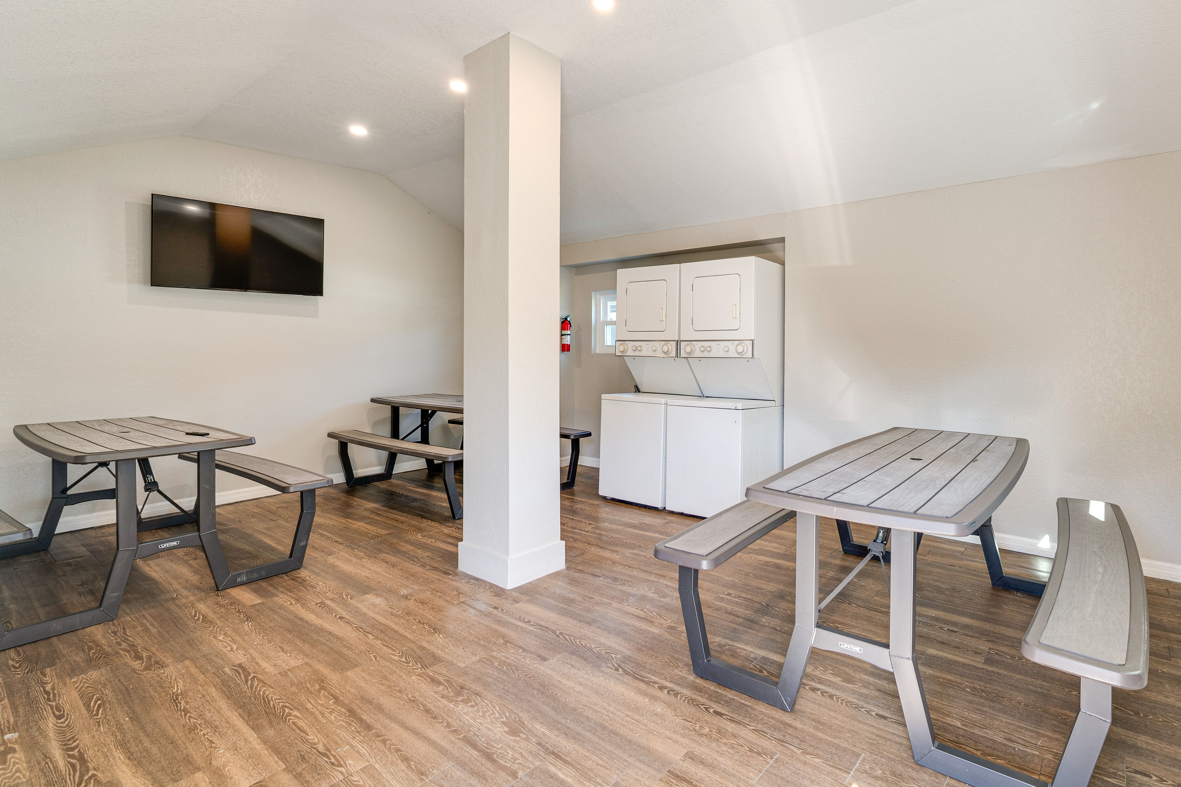Common Hall Interior | 2 Washers/Dryers | Flat-Screen TV | Tables
