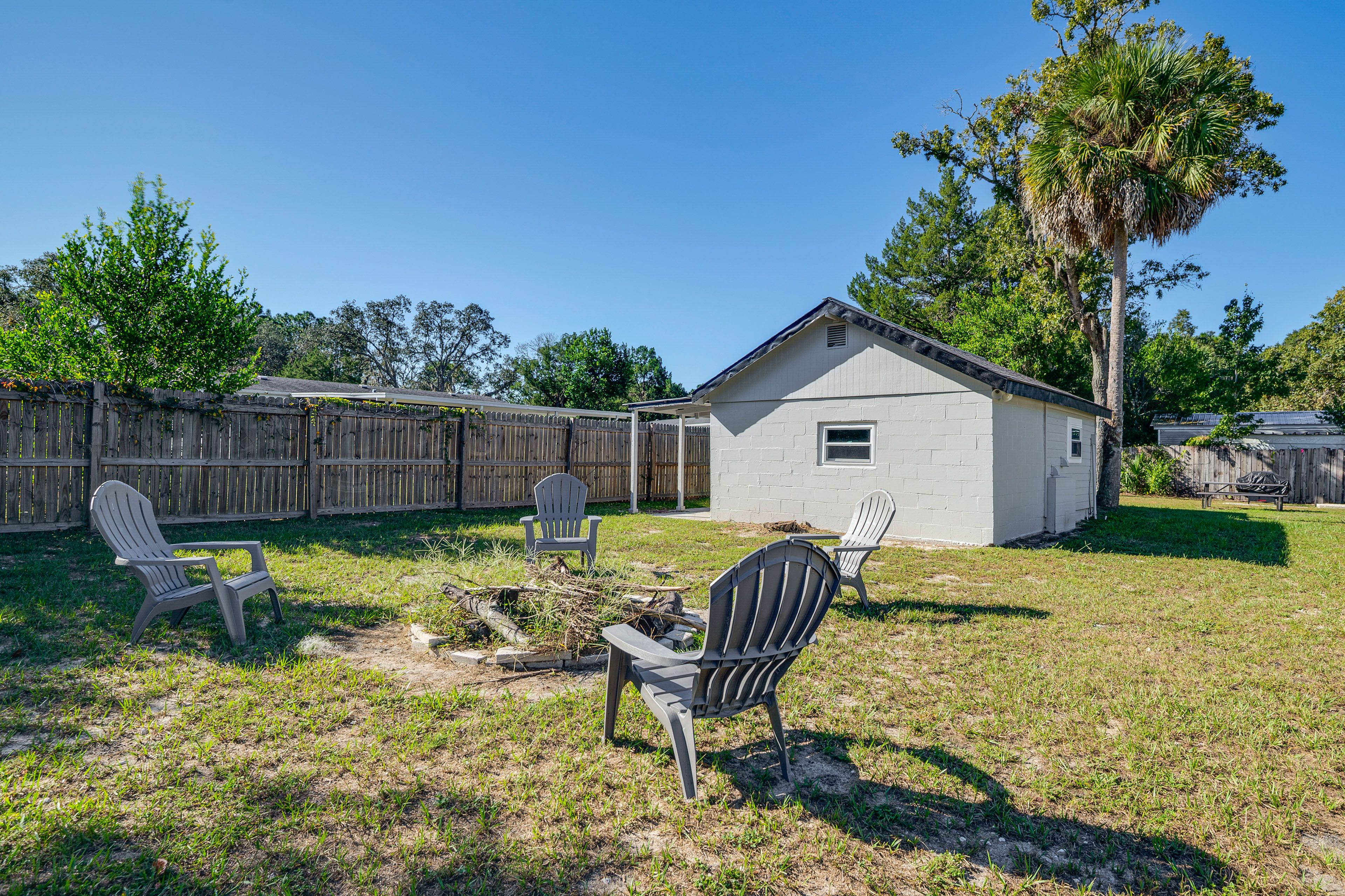 Crystal River Resort Community Amenities | Fire Pit | Gas Grills | Common Hall
