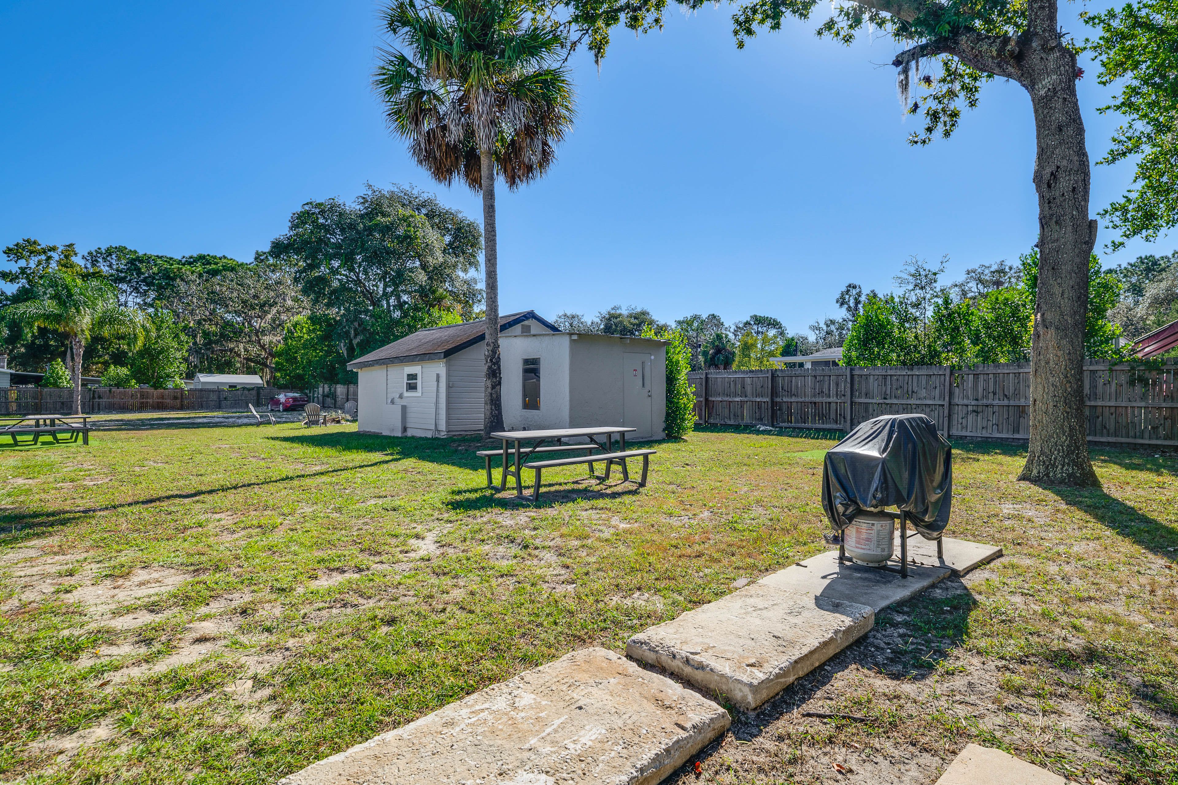 Community Gas Grills | Picnic Tables | Yard Games