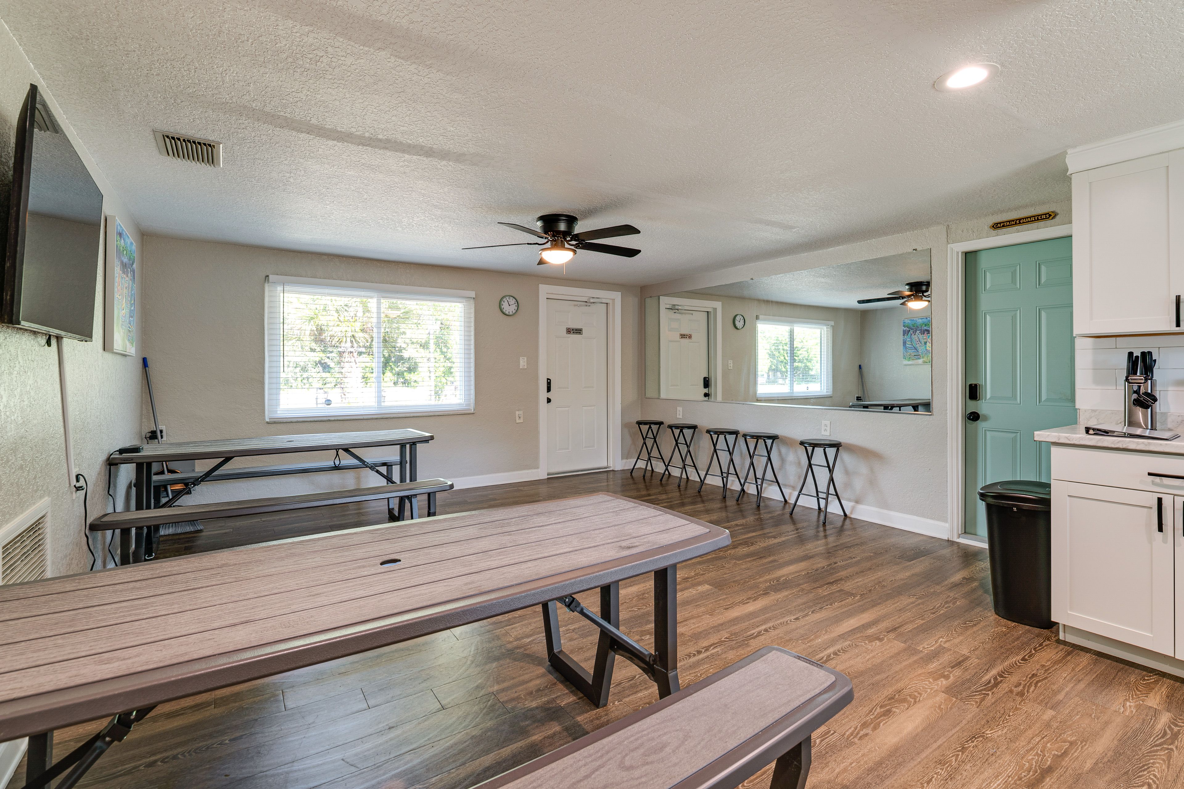 Dining Area | Dishware/Flatware Provided | Flat-Screen TV