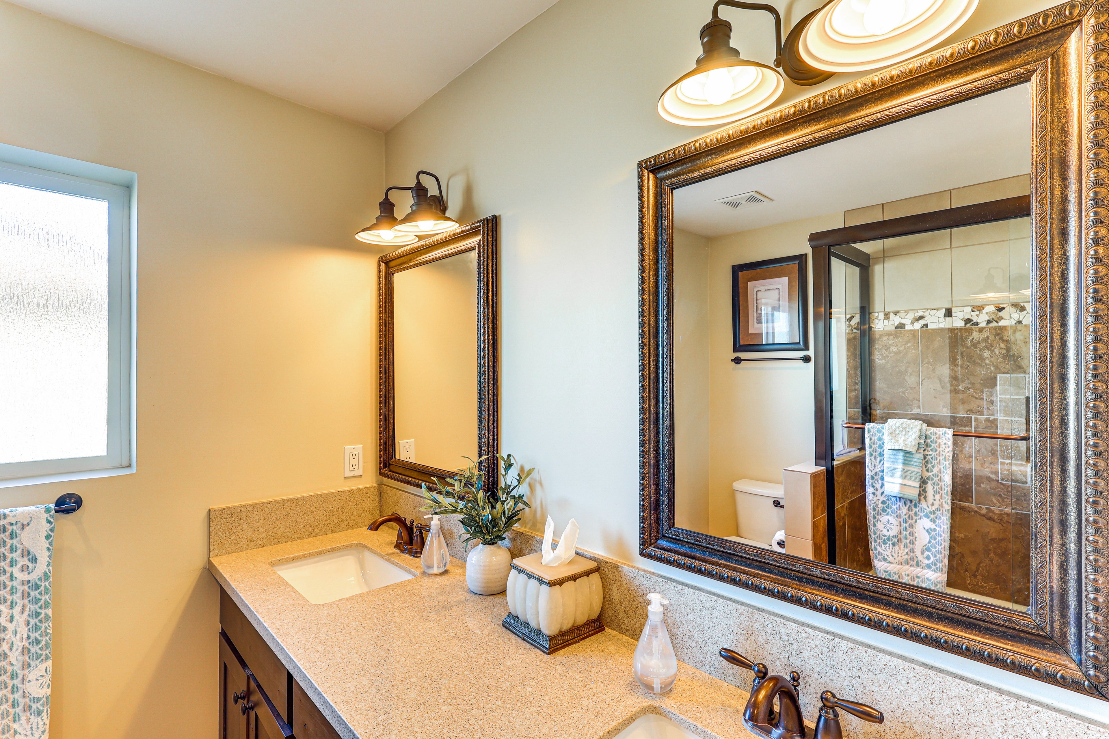 Full Bathroom | Towels Provided