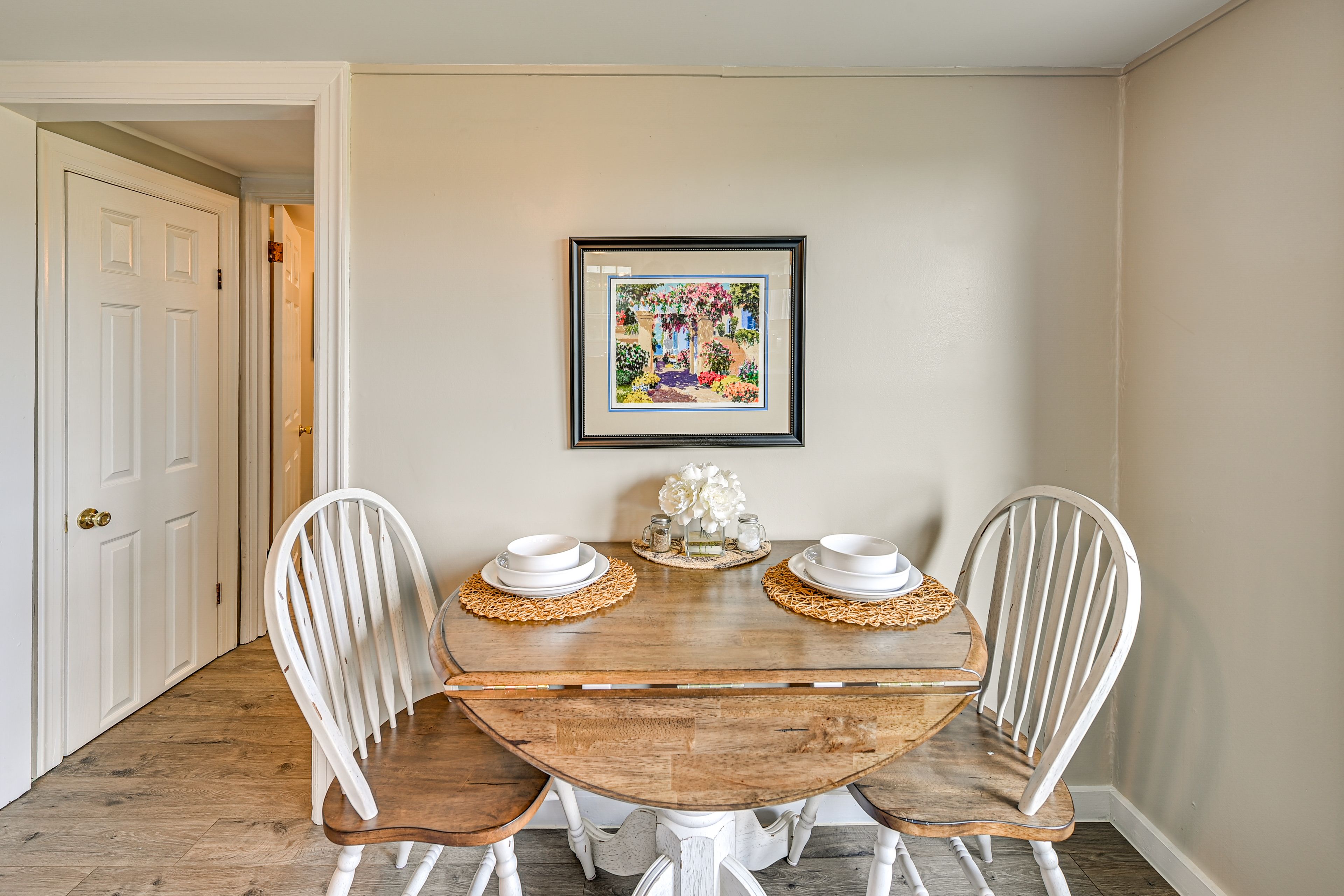 Dining Area | Dishware/Flatware
