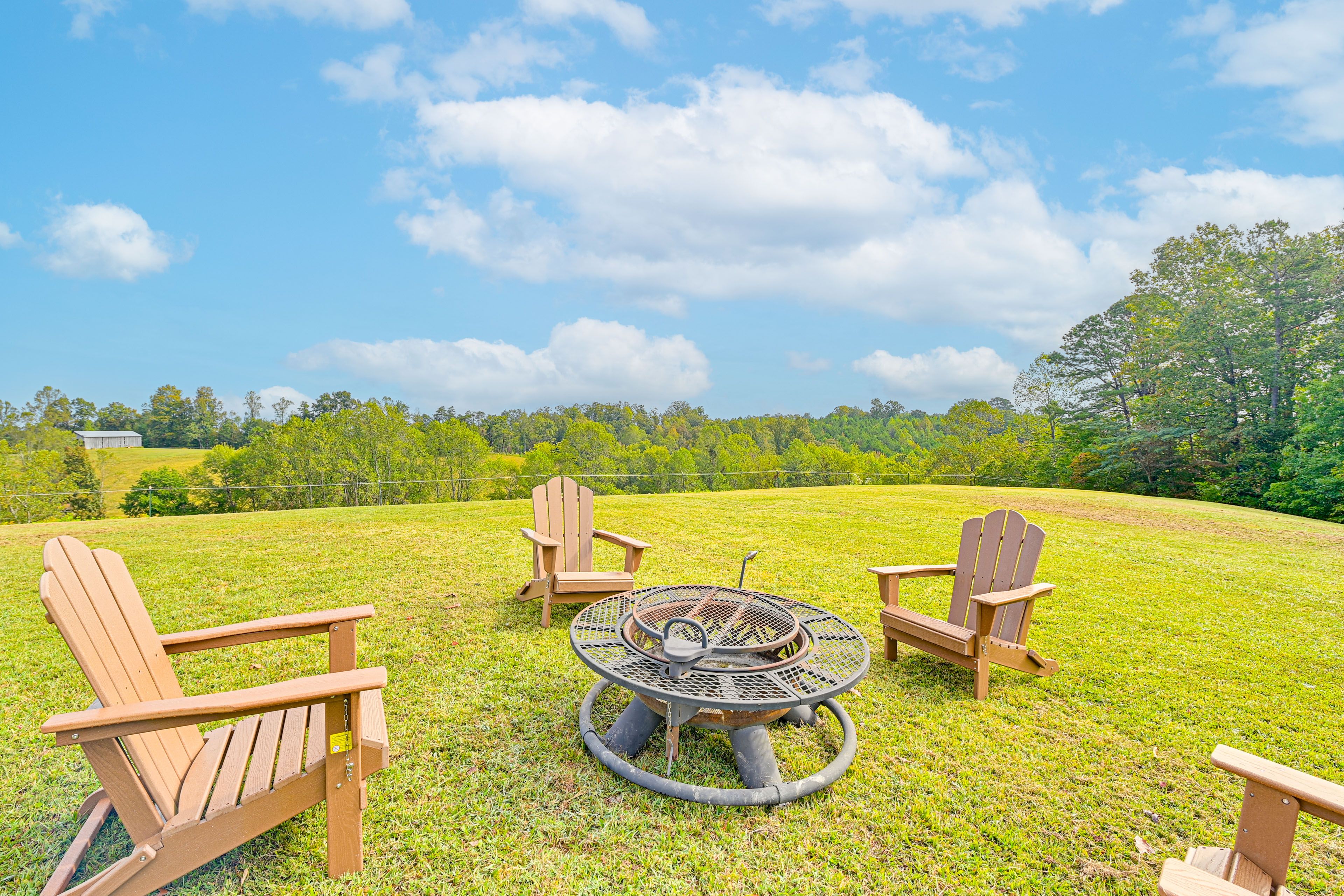 Yard | Wood-Burning Fire Pit w/ Cooking Grate