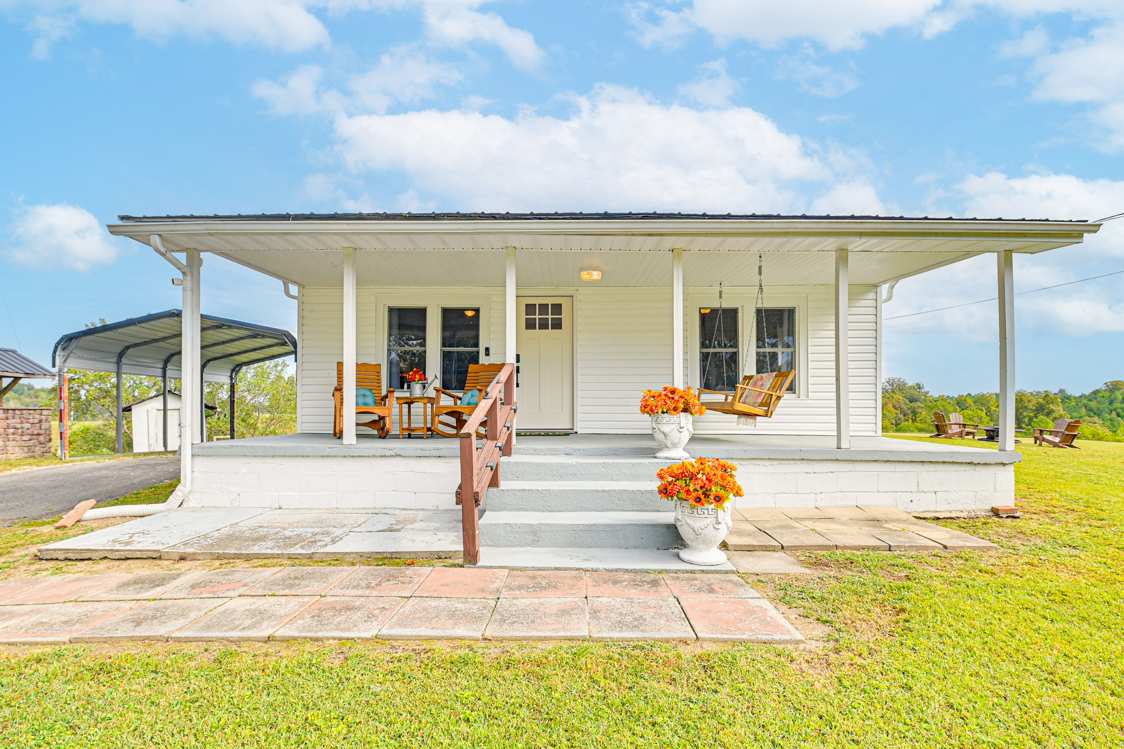 Beattyville Vacation Rental | 3BR | 1BA | 1,200 Sq Ft | 6 Steps to Enter