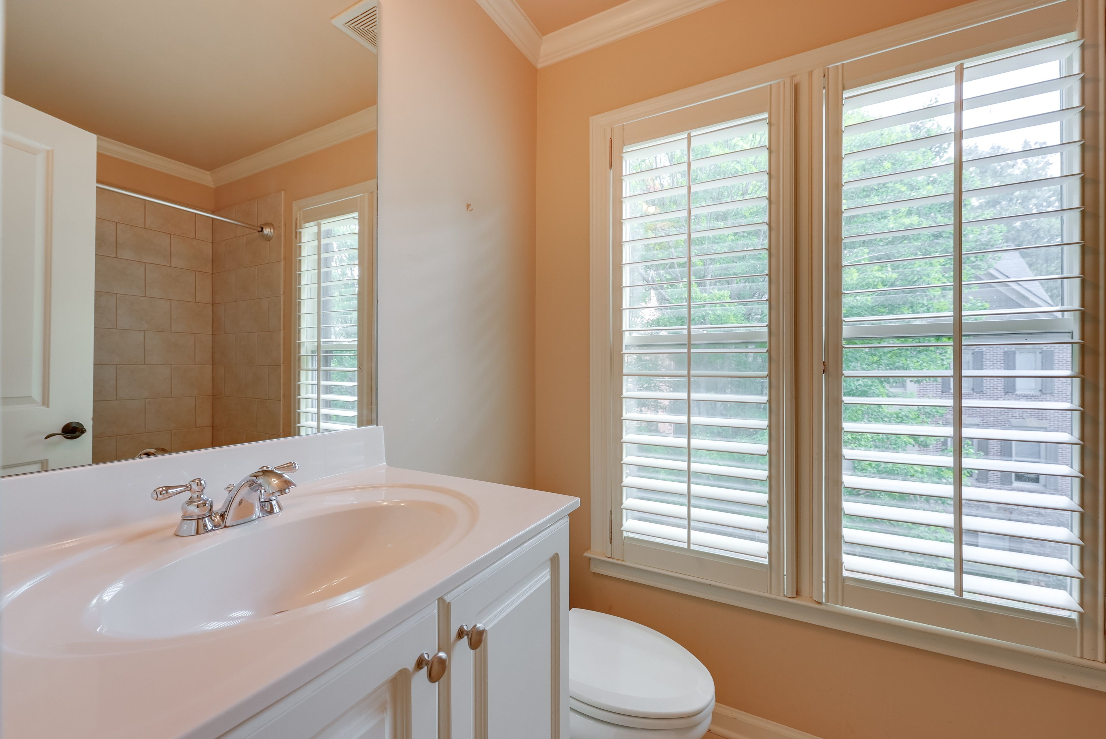 Full Bathroom | 2nd Floor