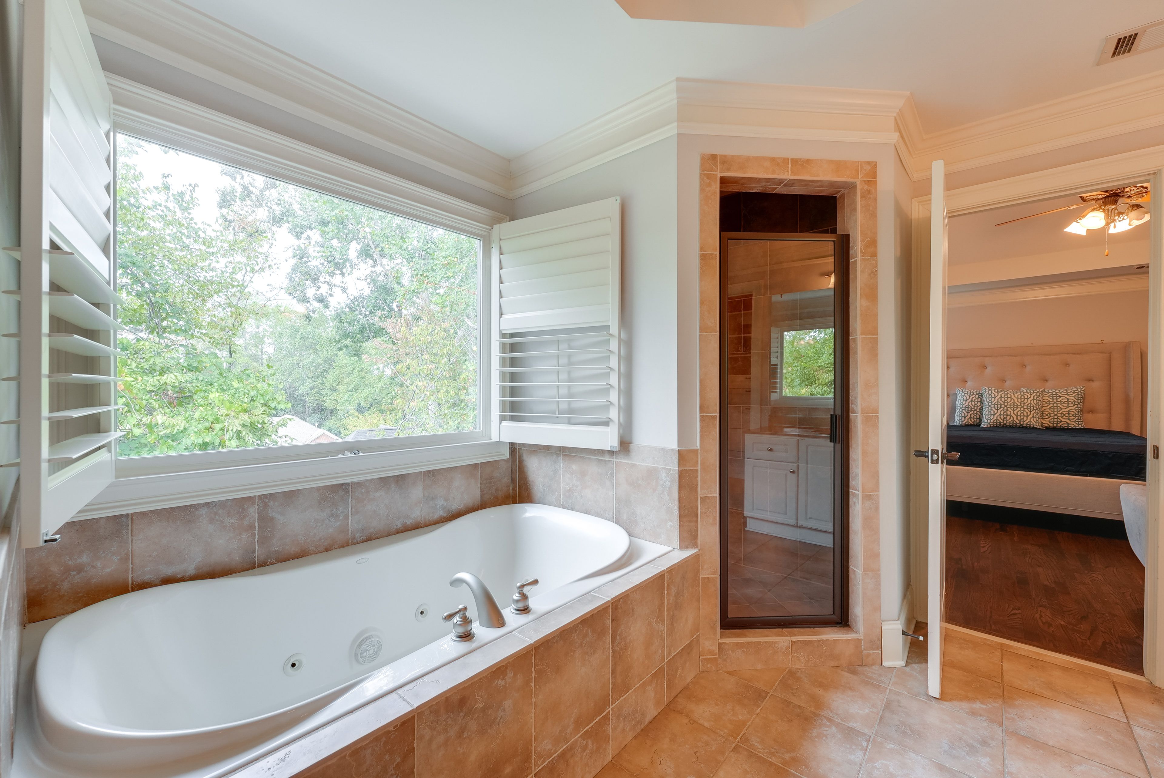 Full Bathroom | 2nd Floor | Walk-In Closet
