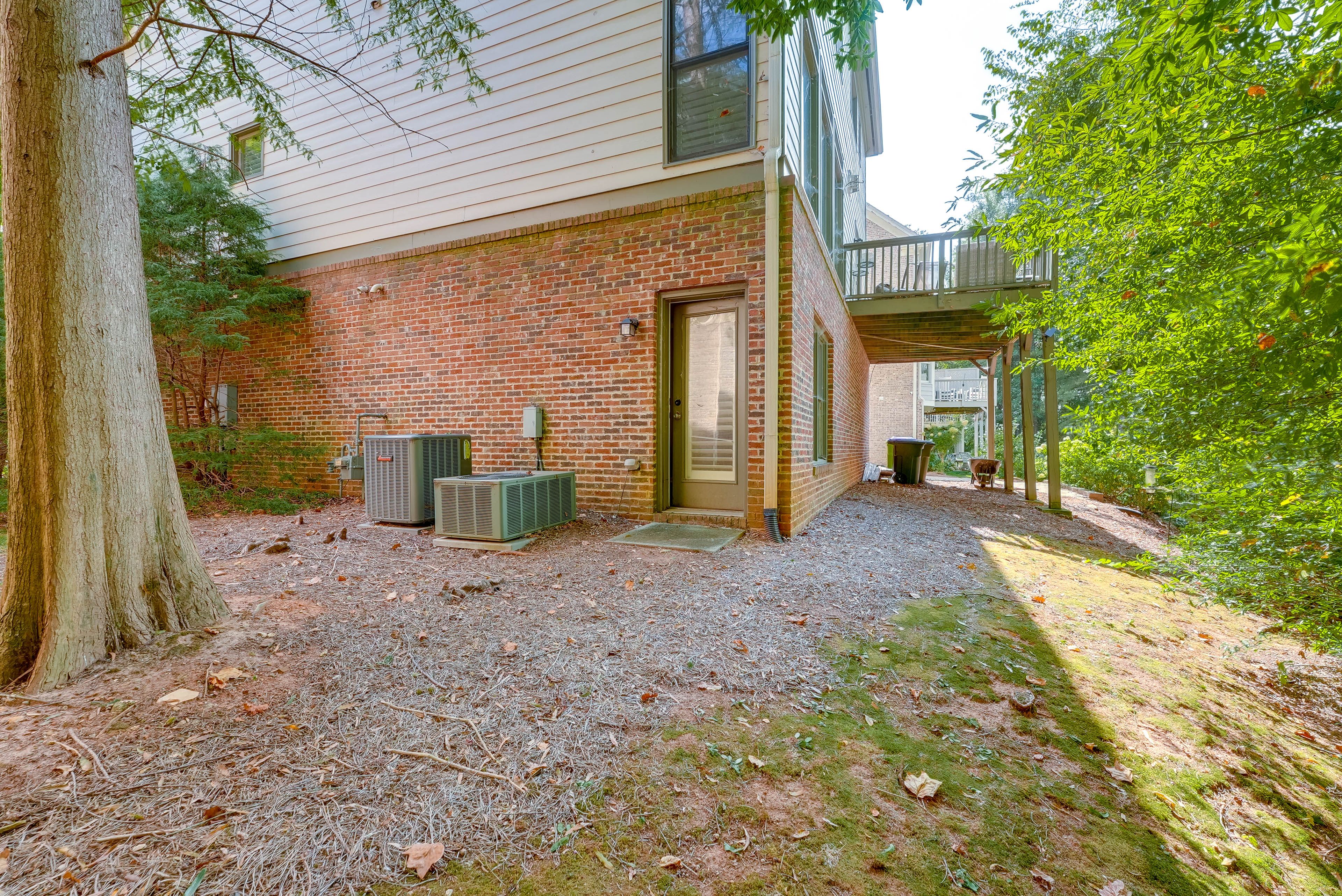 Exterior | Deck | Yard Space