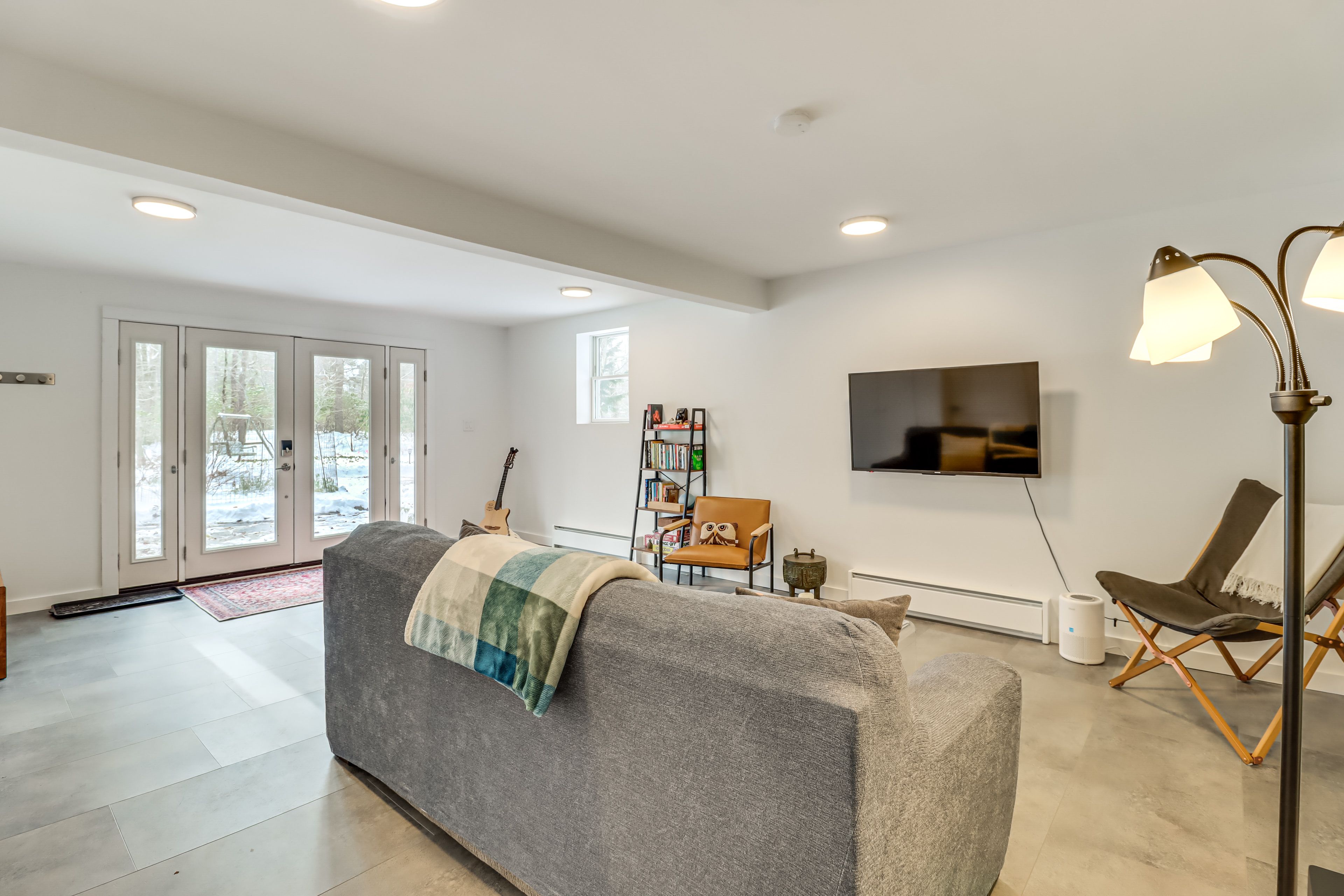 Lounge | Lower Level | Smart TV