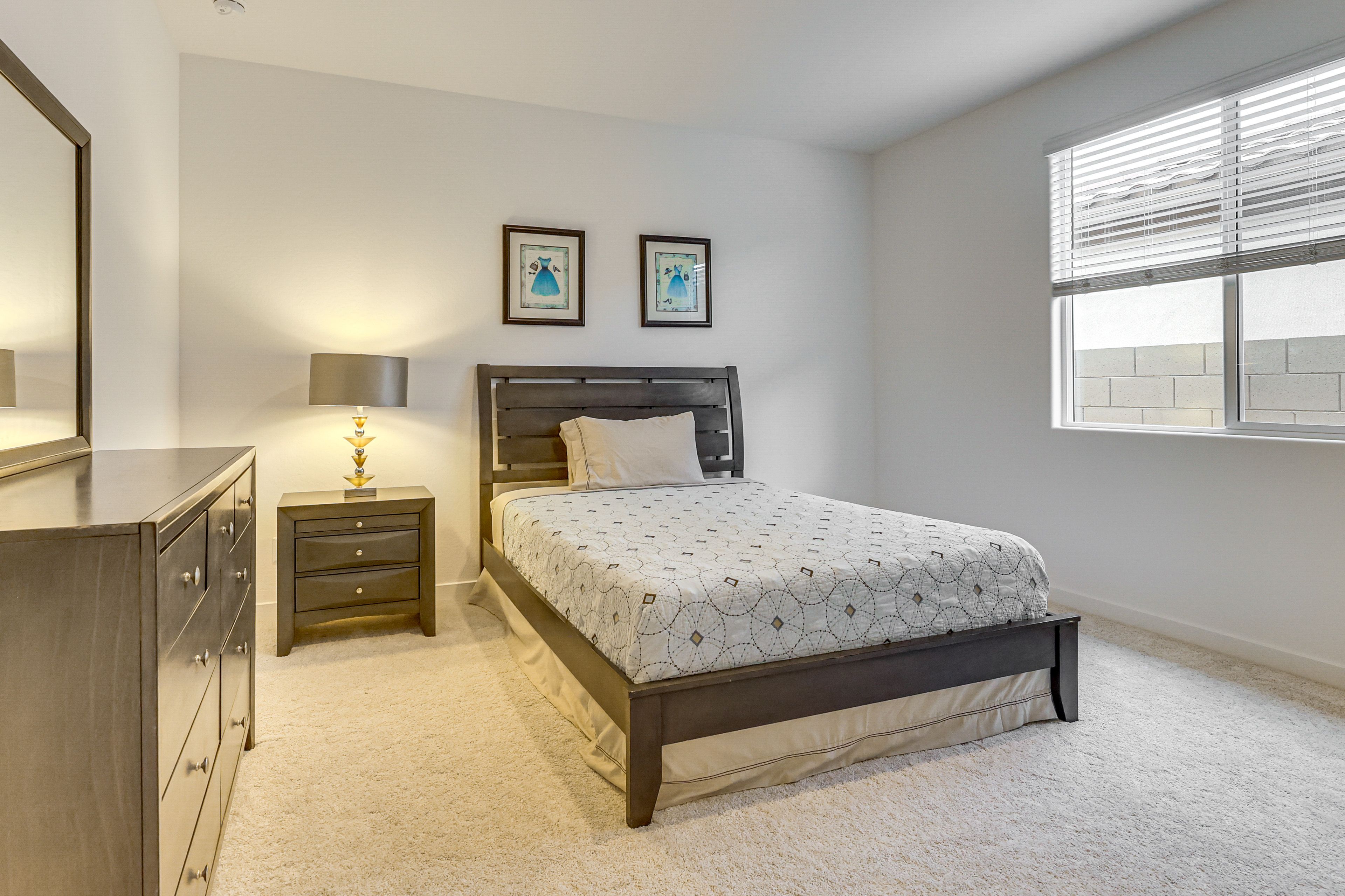 Bedroom | Queen Bed