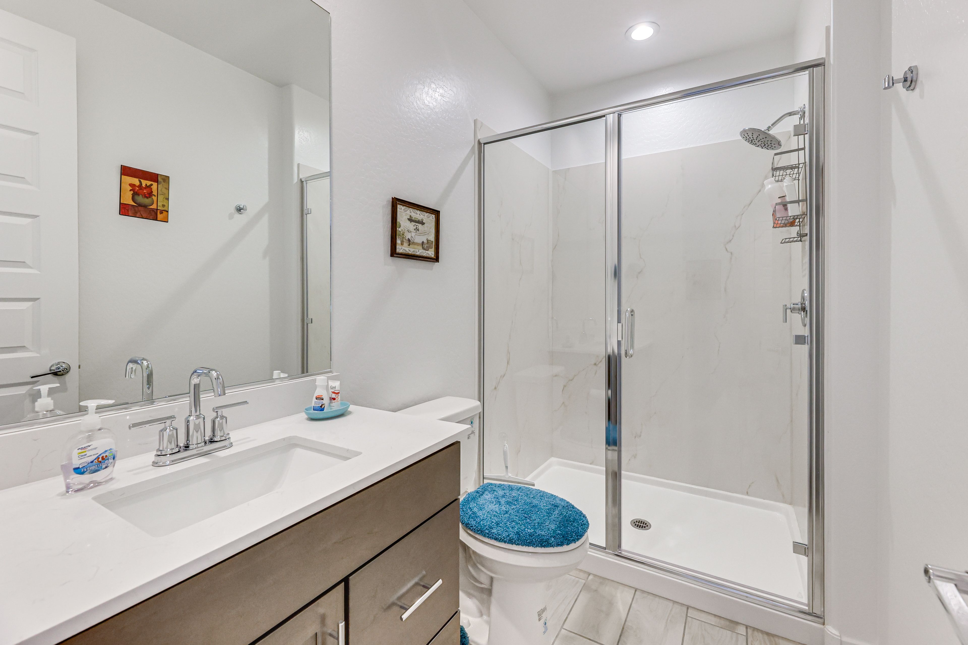 Full Bathroom | Linens & Towels | Complimentary Toiletries | Hair Dryer