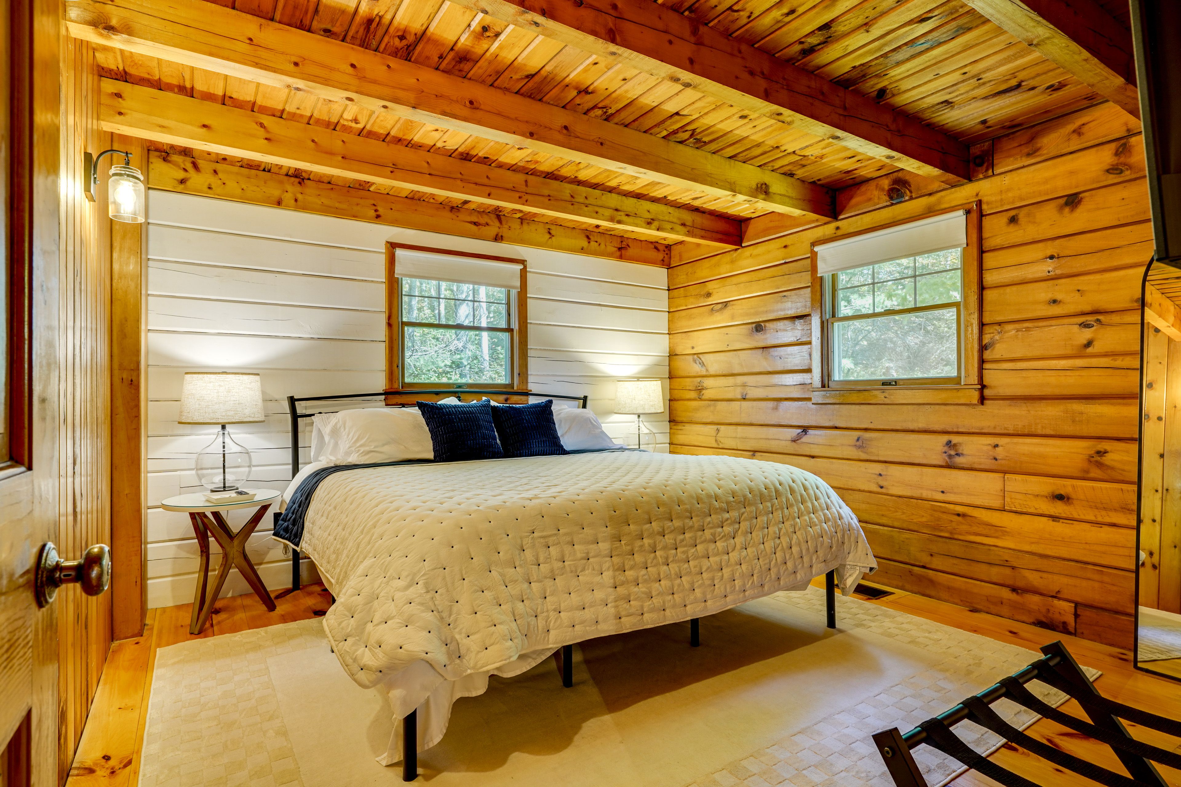 Bedroom 1 | 1st Floor | King Bed | Linens Provided