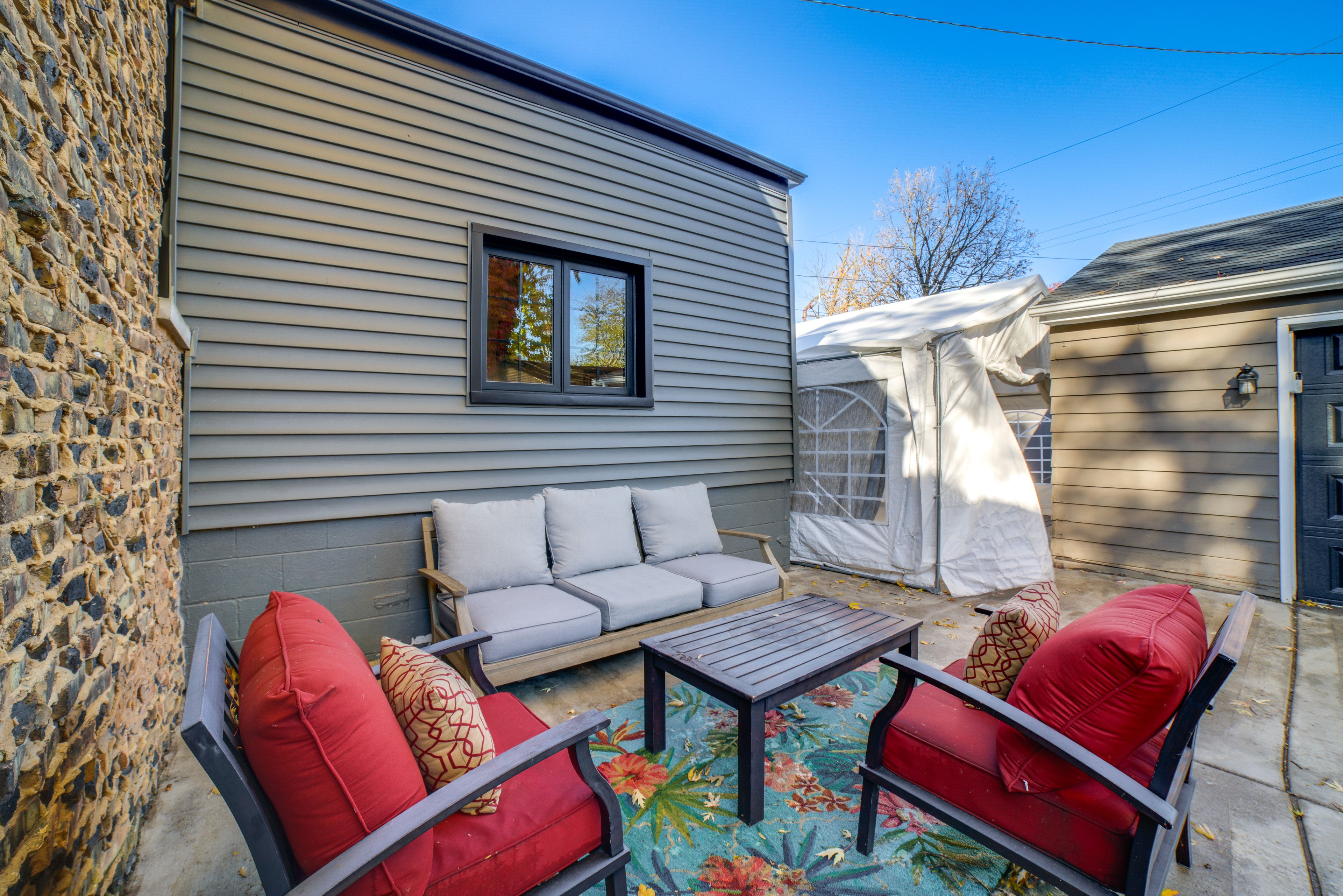 Patio | Lounge Seating