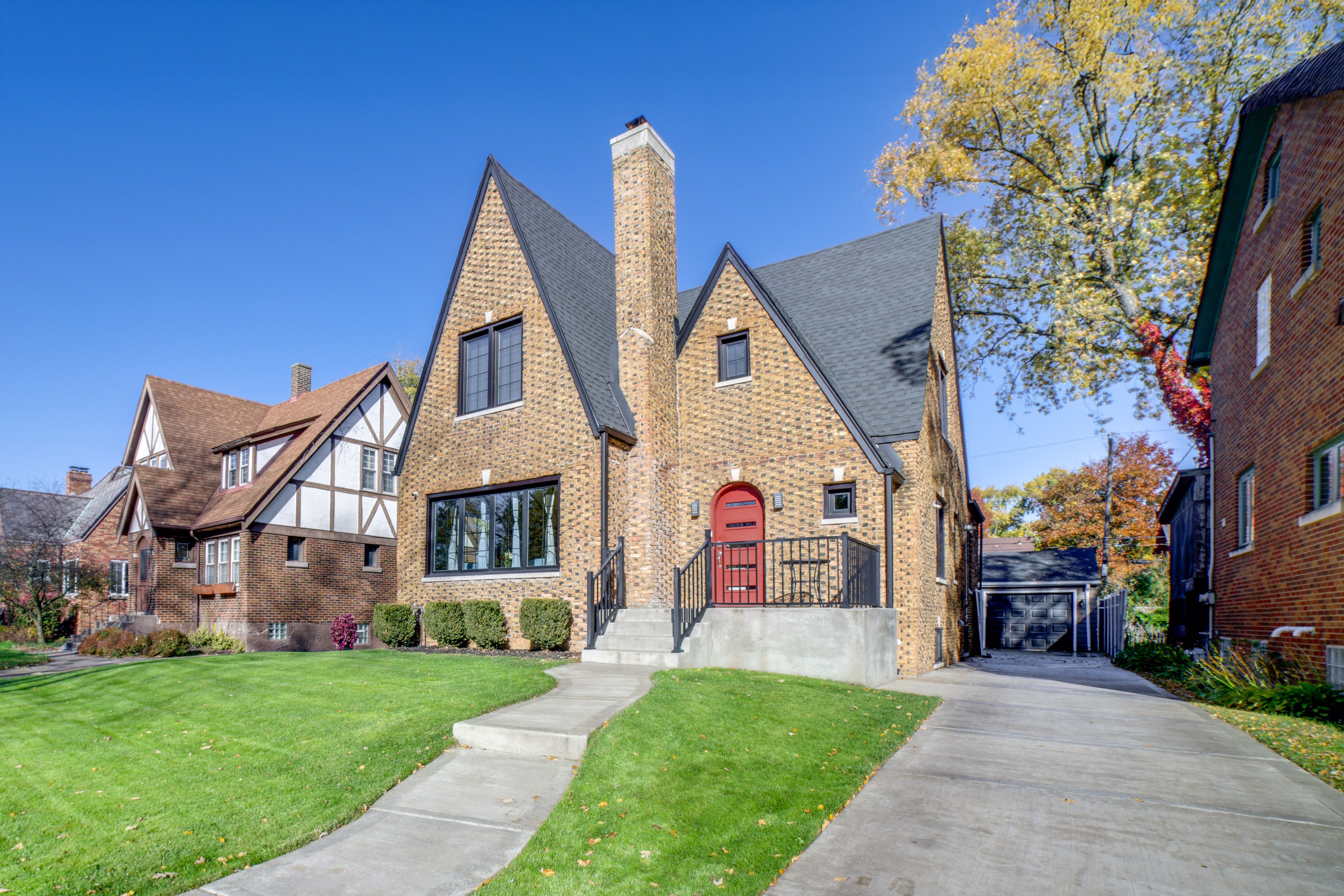 Exterior | Parking | Driveway (4 Vehicles) | Street Parking