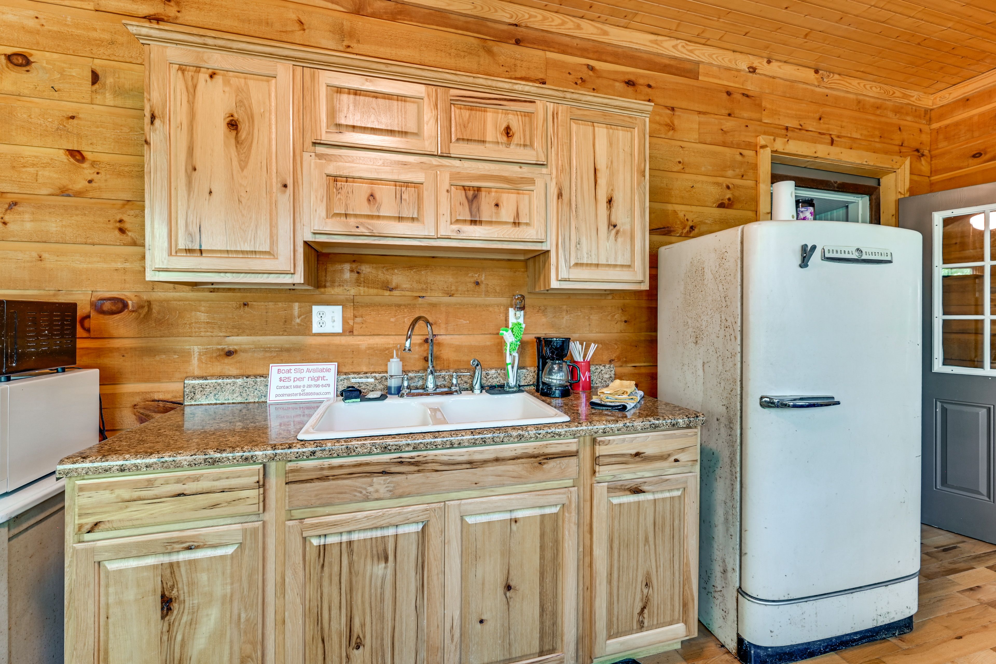 Kitchenette | Microwave | Toaster Oven | Lower Level