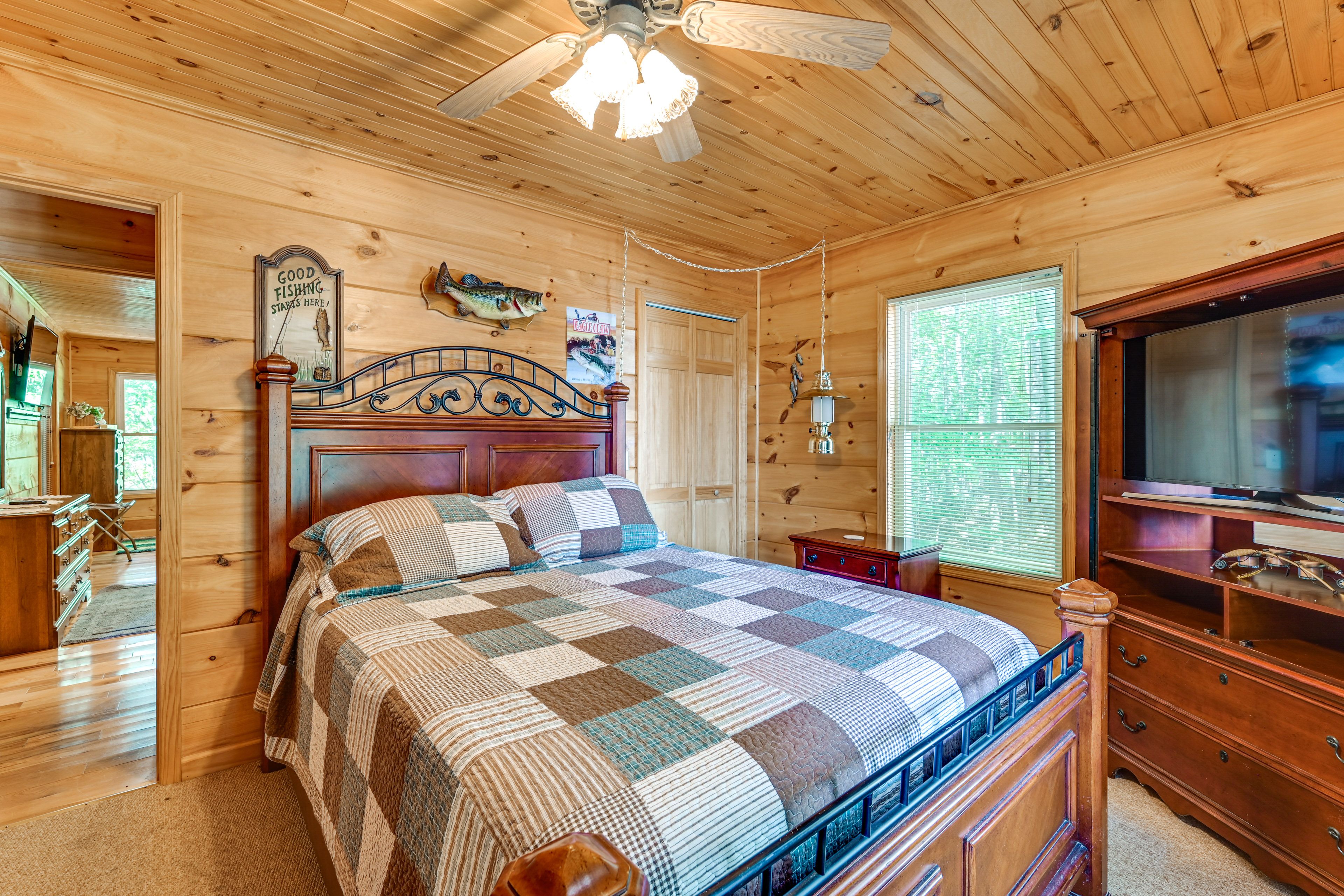 Bedroom 2 | Queen Bed | Upper Level