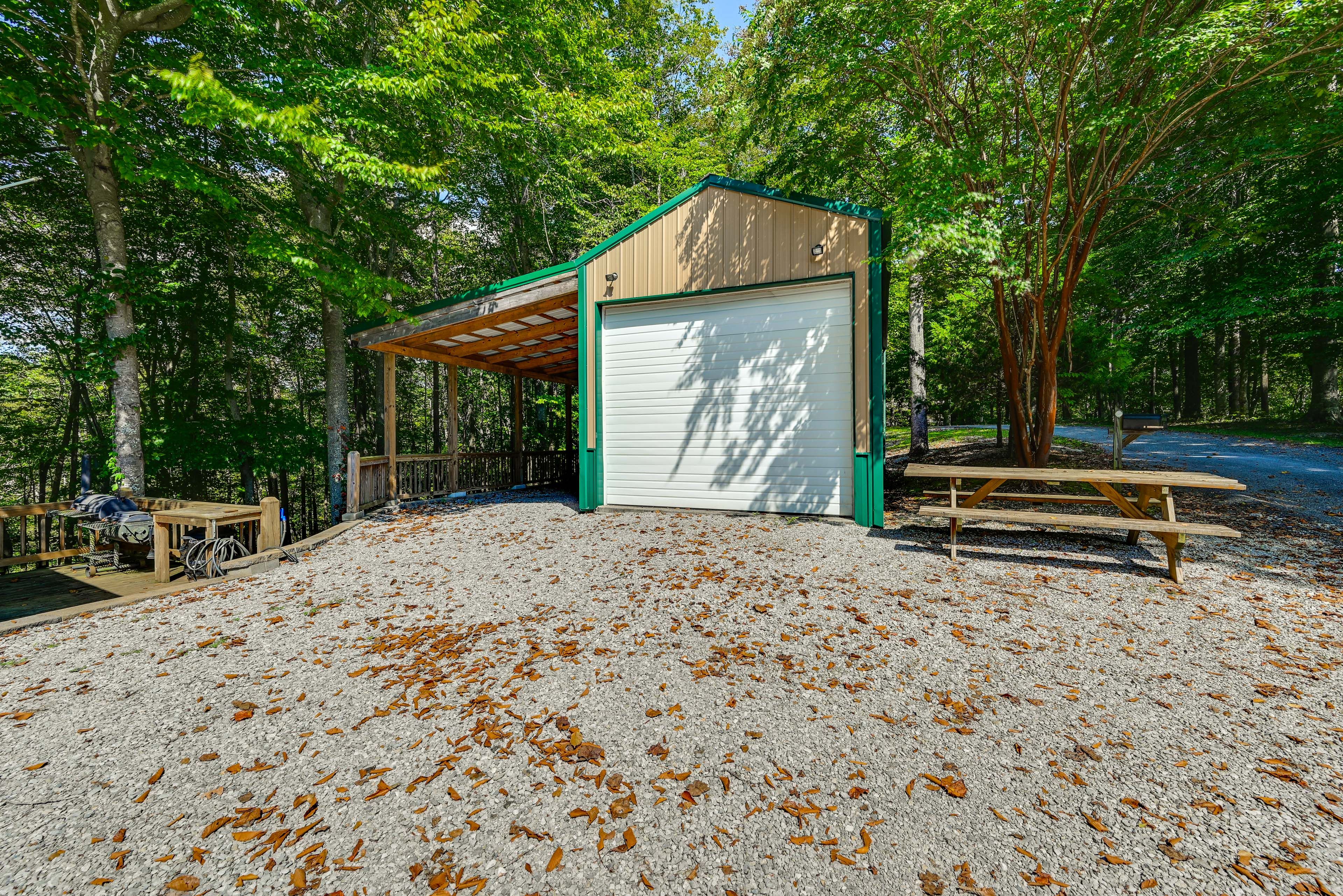 Parking | Carport (1 Vehicle) | Driveway (4 Vehicles)