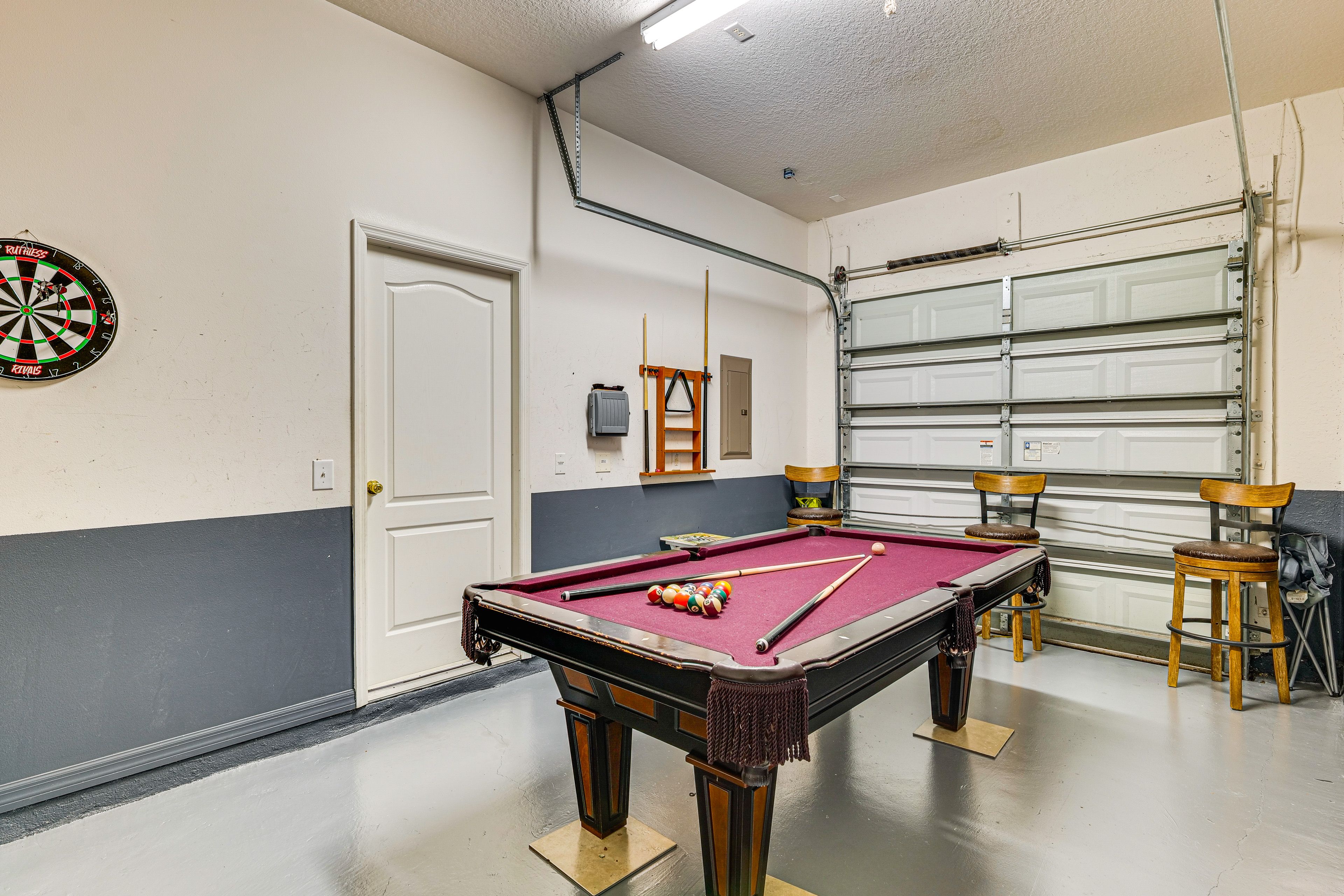 Game Room (Garage) | Pool Table | Dartboard | 1st Floor
