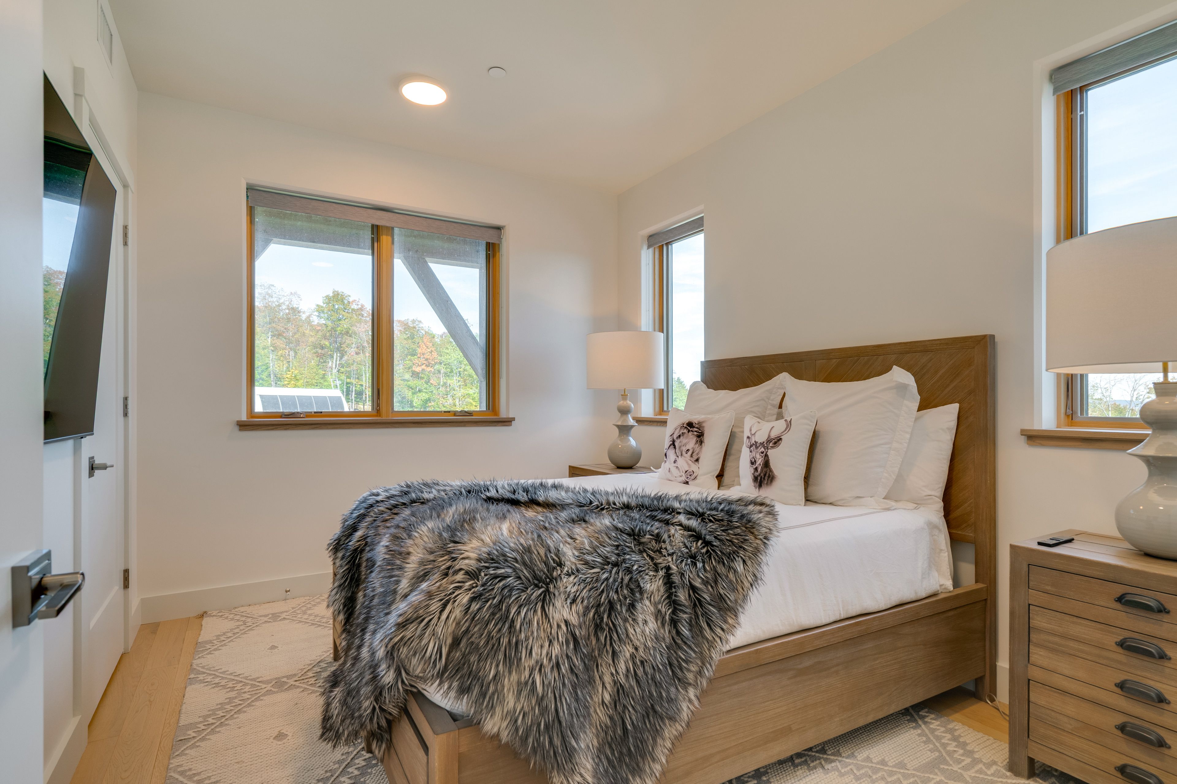 Bedroom 3 | Queen Bed