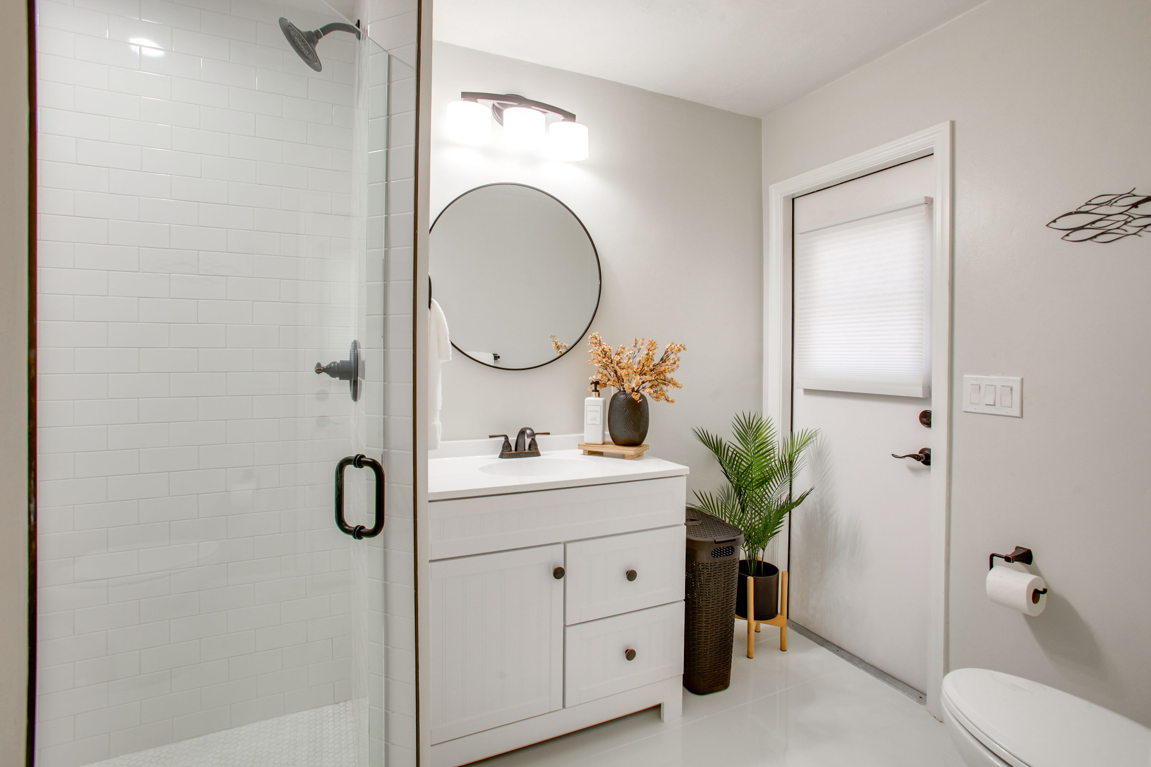 Full Bathroom | Complimentary Toiletries | Towels Provided