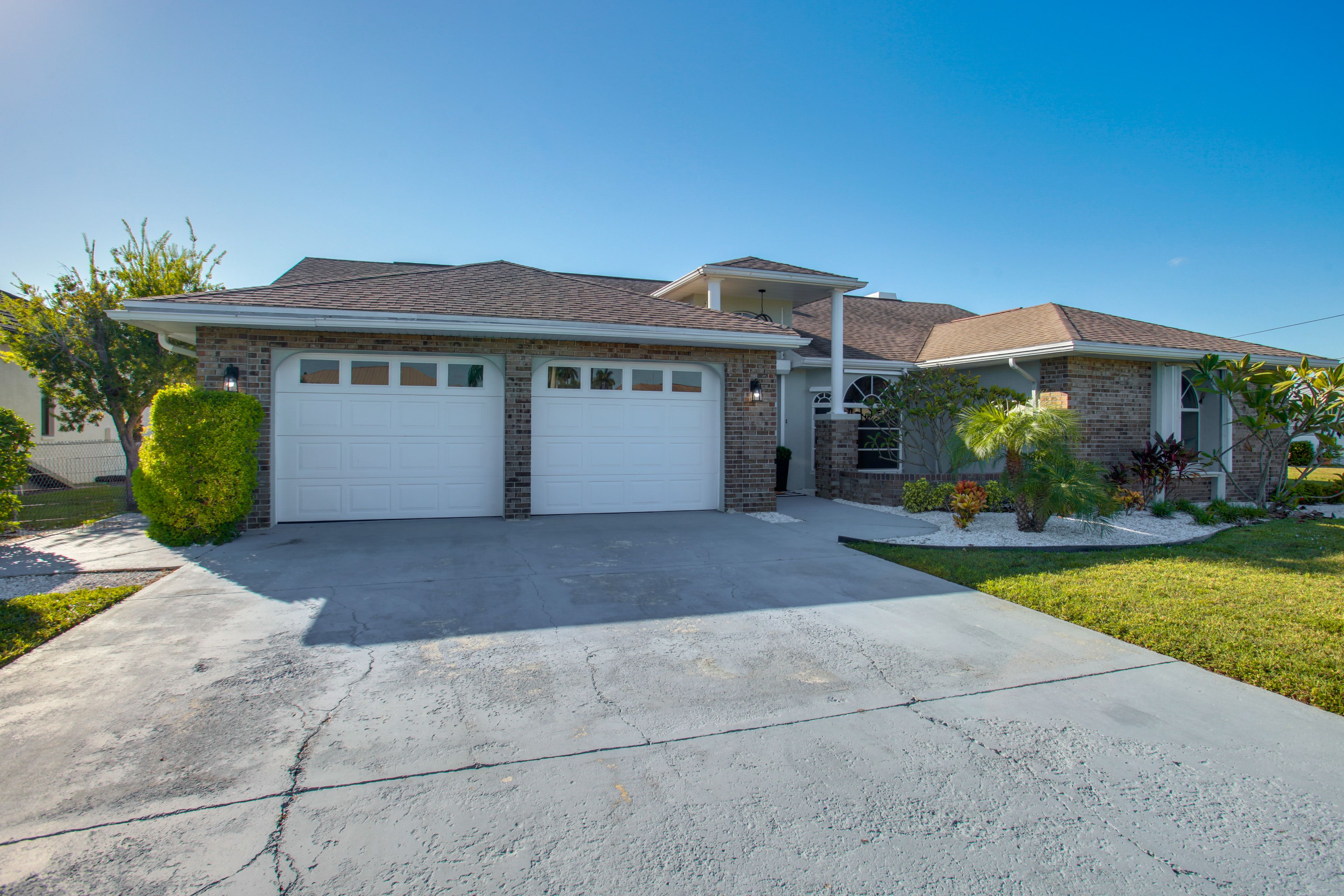 Parking | Garage (2 Vehicles) | Driveway (4 Vehicles)