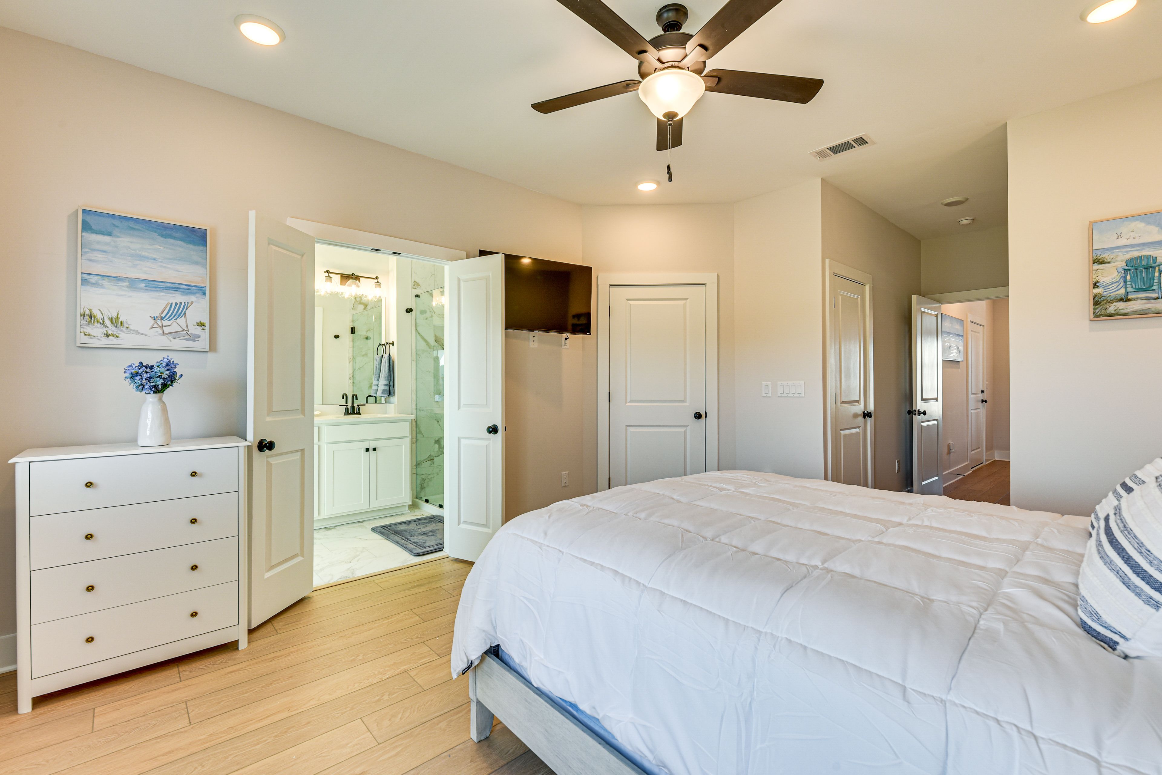 Bedroom 1 | 1st Floor | Queen Bed