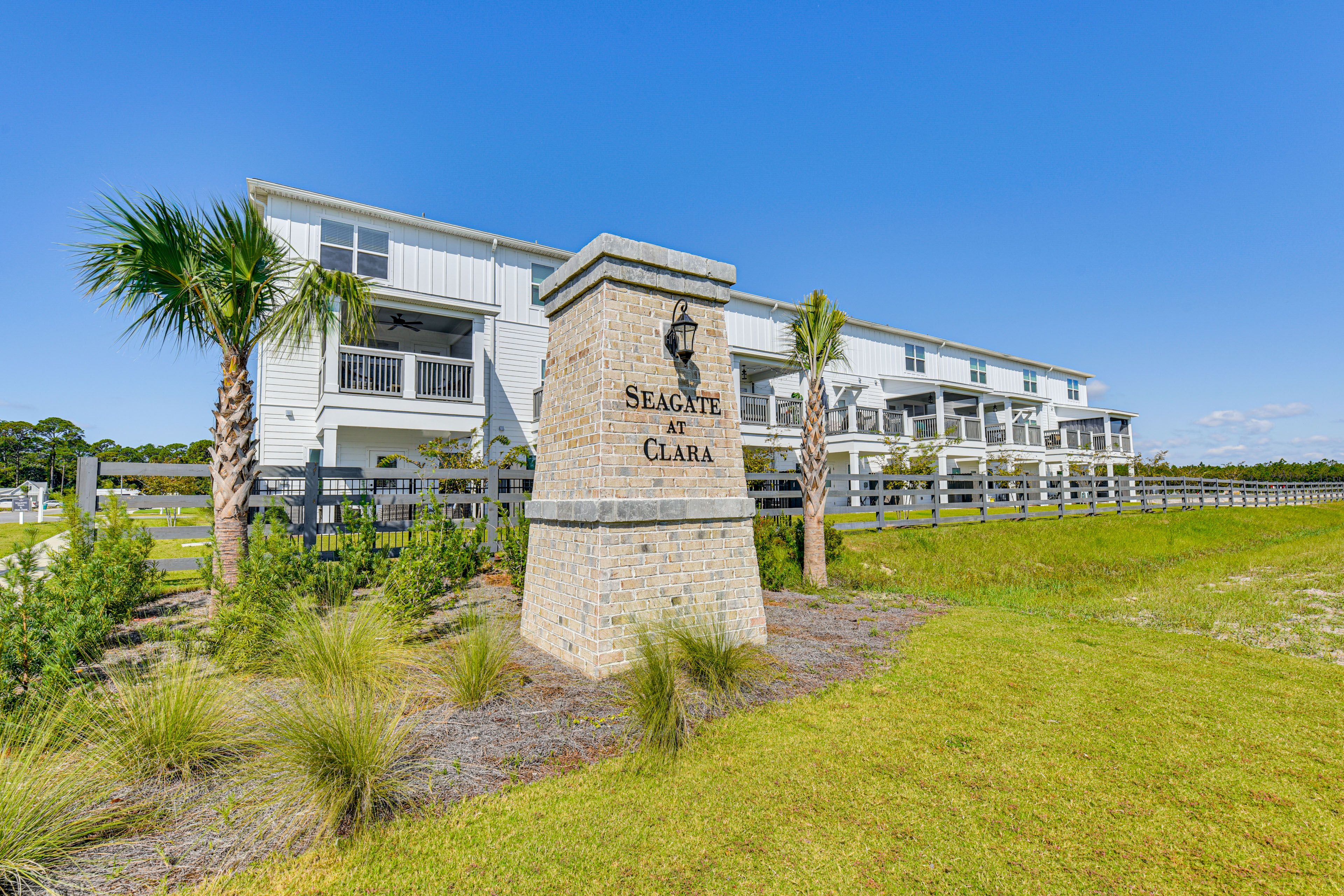 Seagate at Clara | Community Amenities | Outdoor Pool