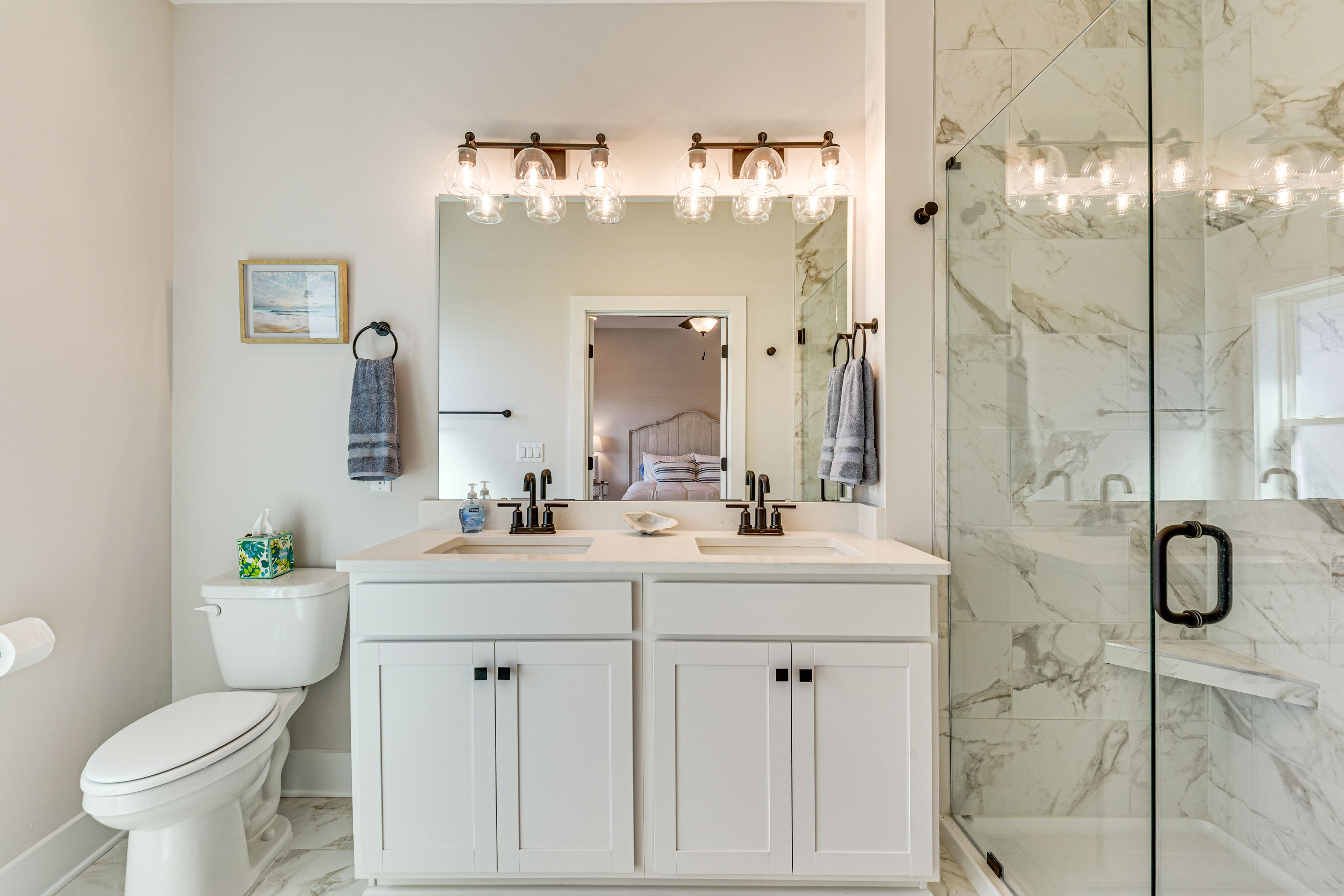 Full Bathroom | 1st Floor | Towels Provided