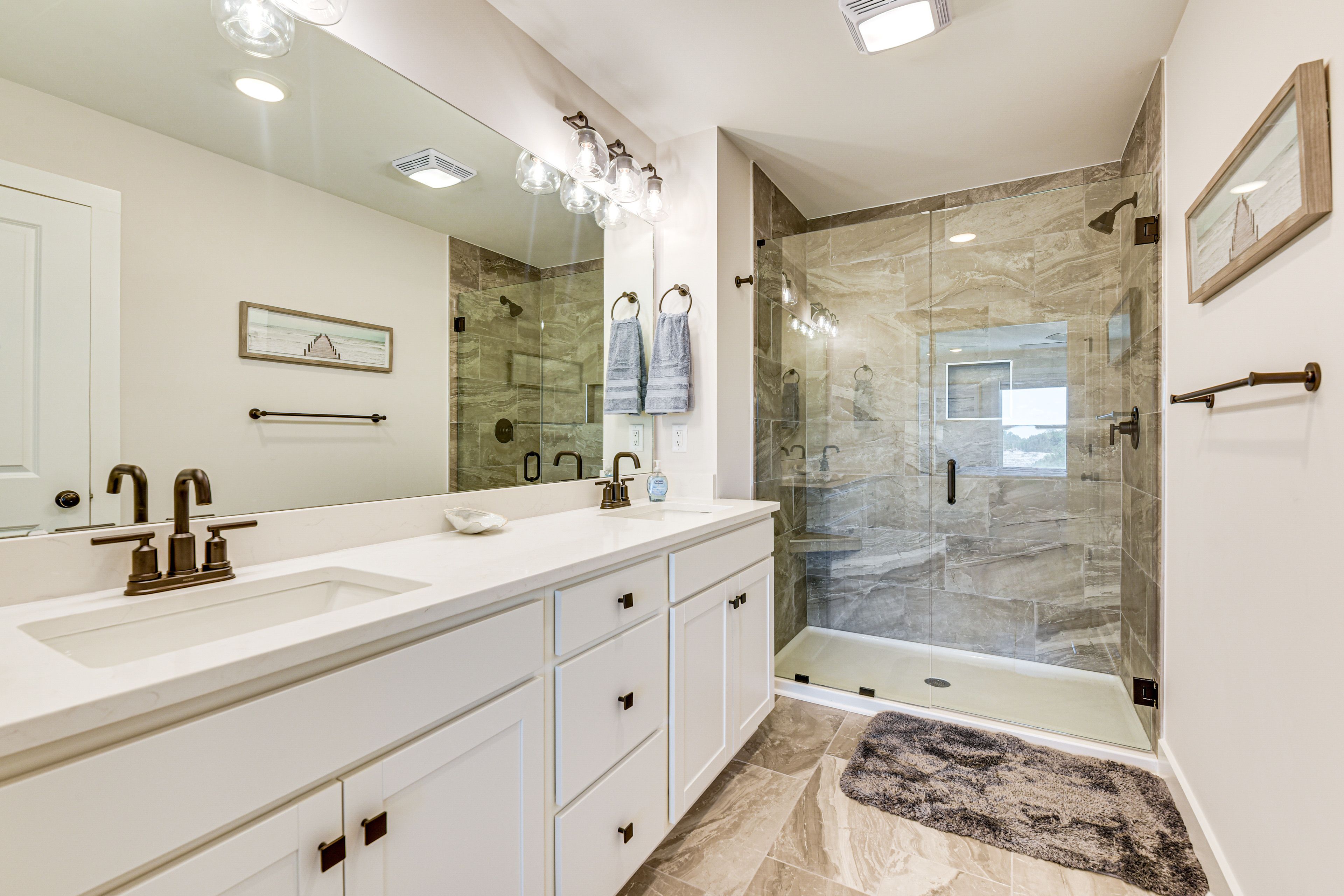 Full Bathroom | 2nd Floor | Complimentary Toiletries
