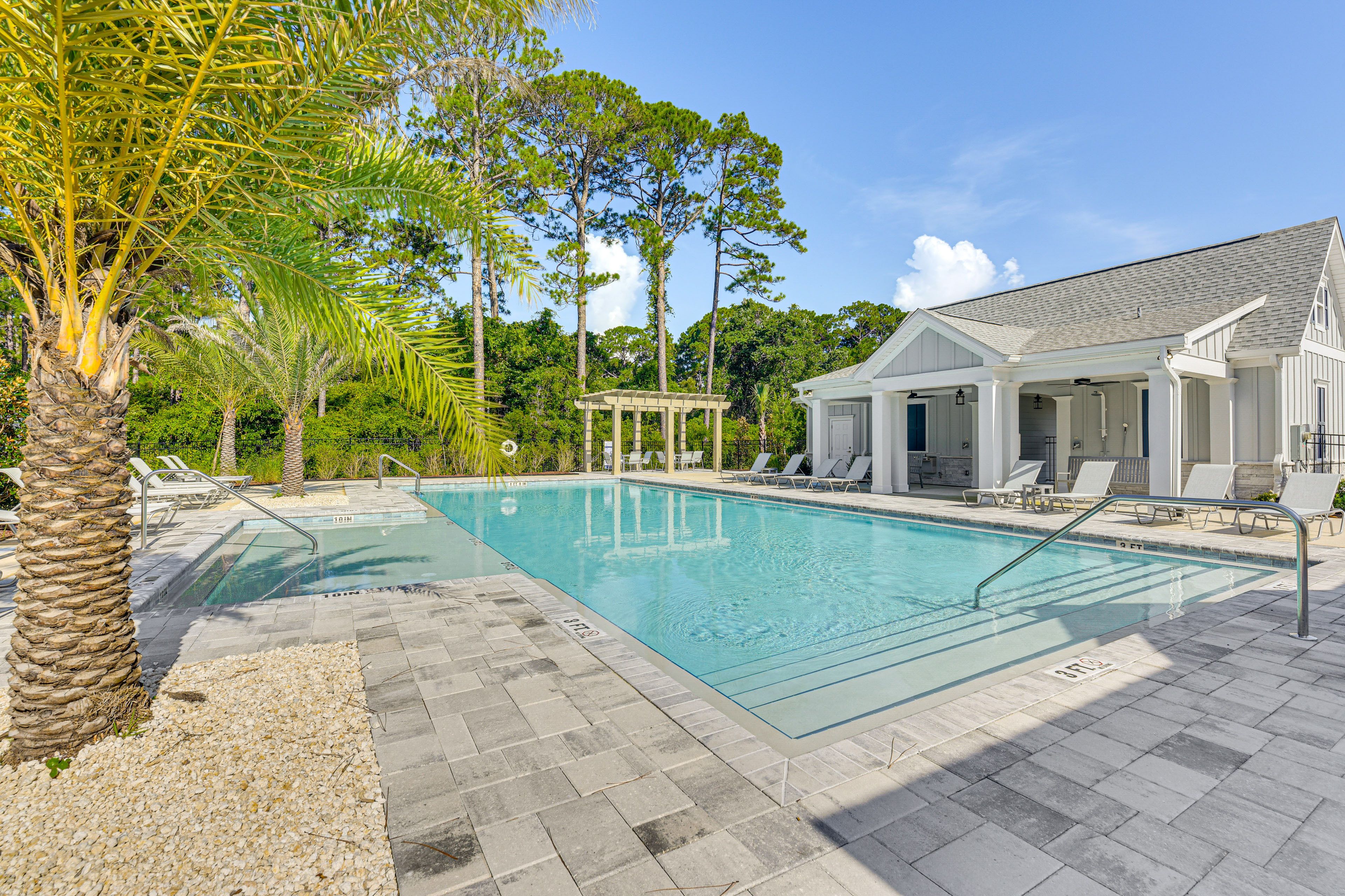 Seagate at Clara | Outdoor Pool
