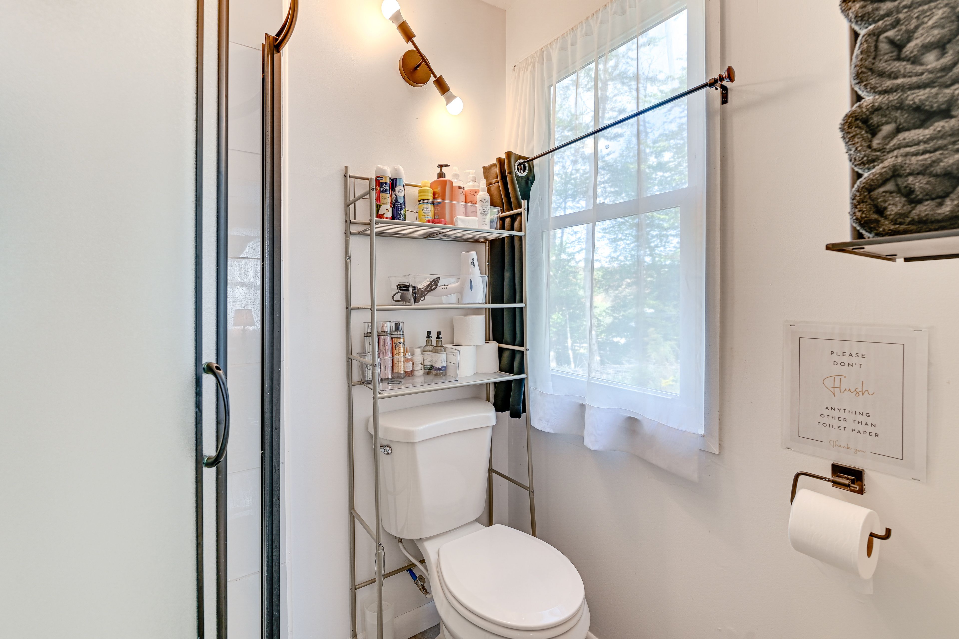 Full Bathroom | Towels Provided