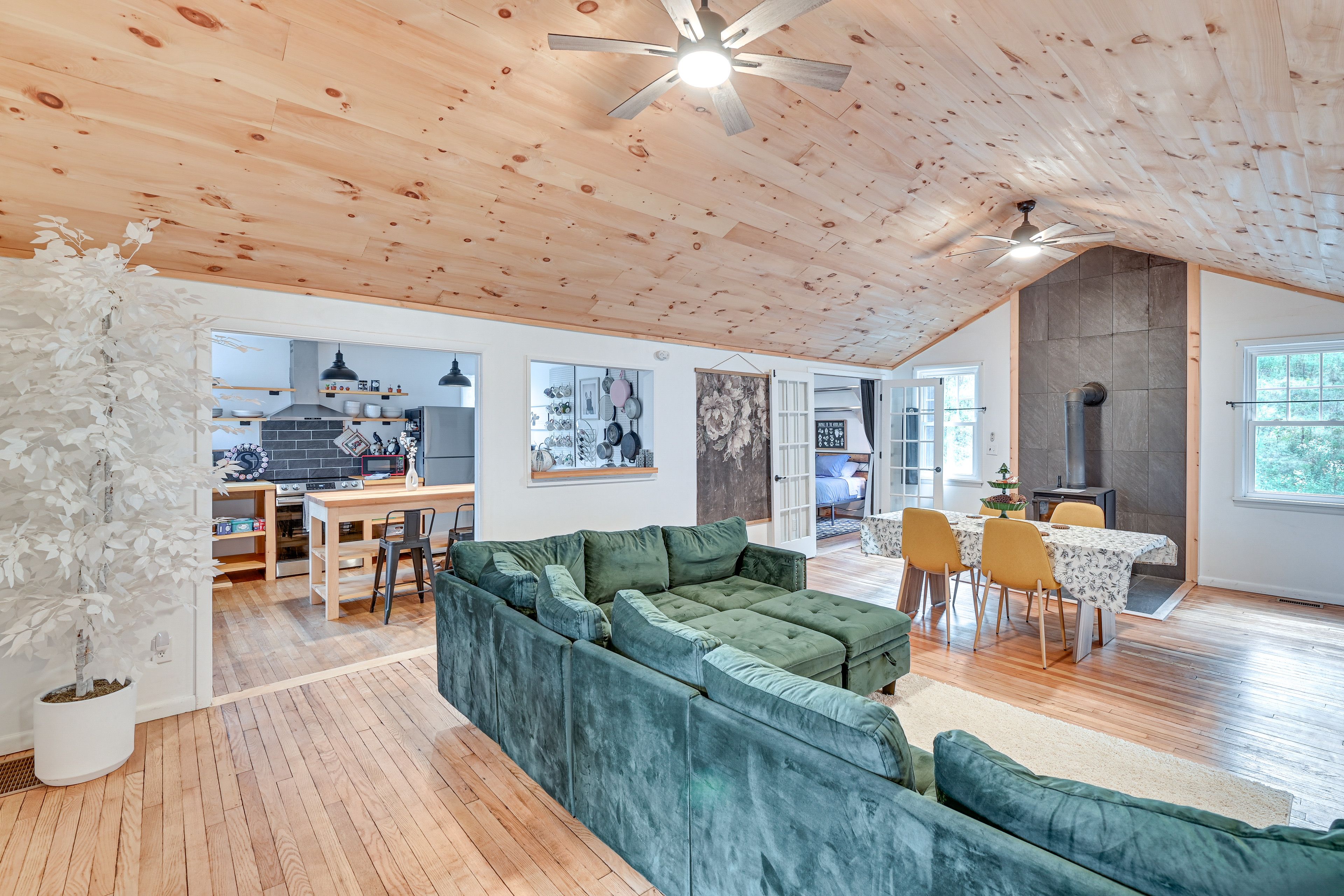 Summit Vacation Rental | 4BR | 2BA | 8 Steps to Enter | 1,400 Sq Ft