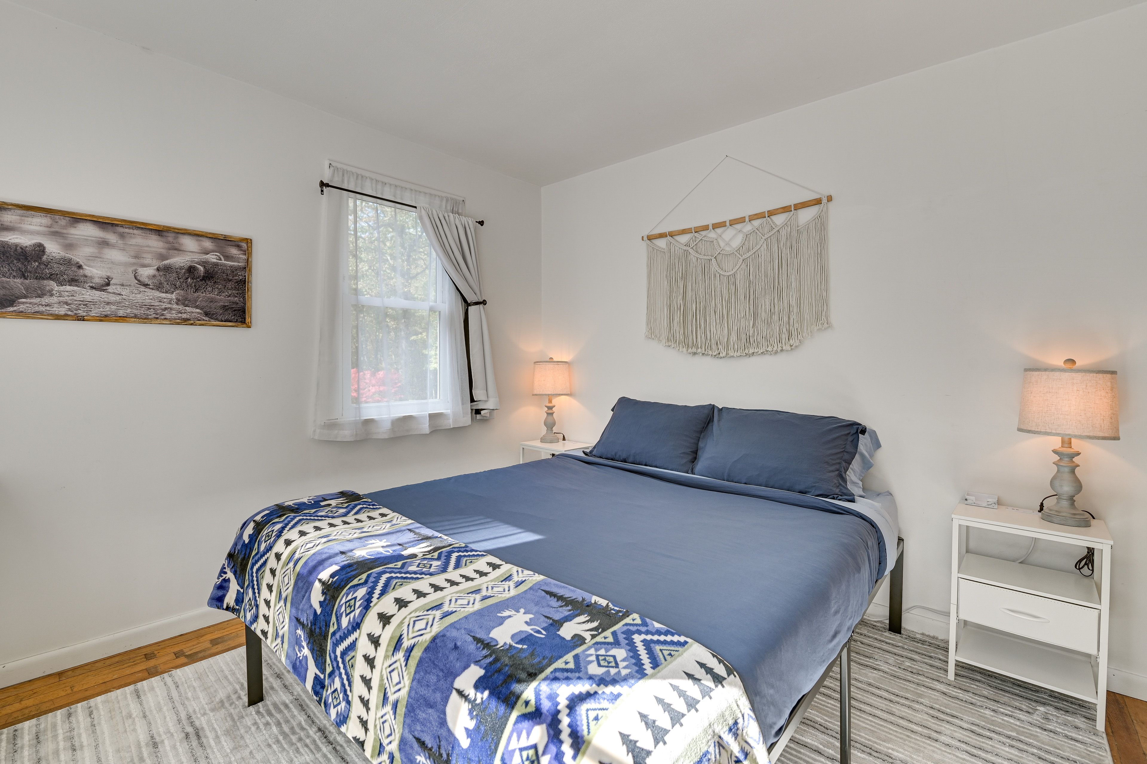 Bedroom 2 | Queen Bed