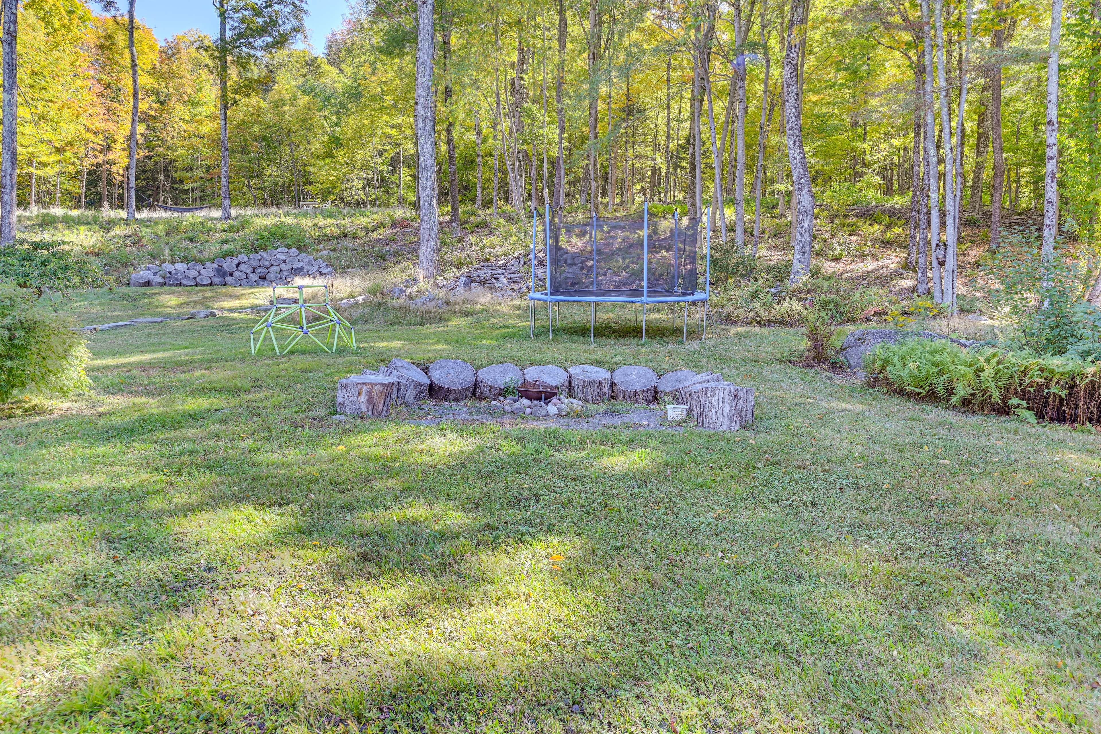 House Exterior | Fire Pit | Trampoline | Climbing Dome