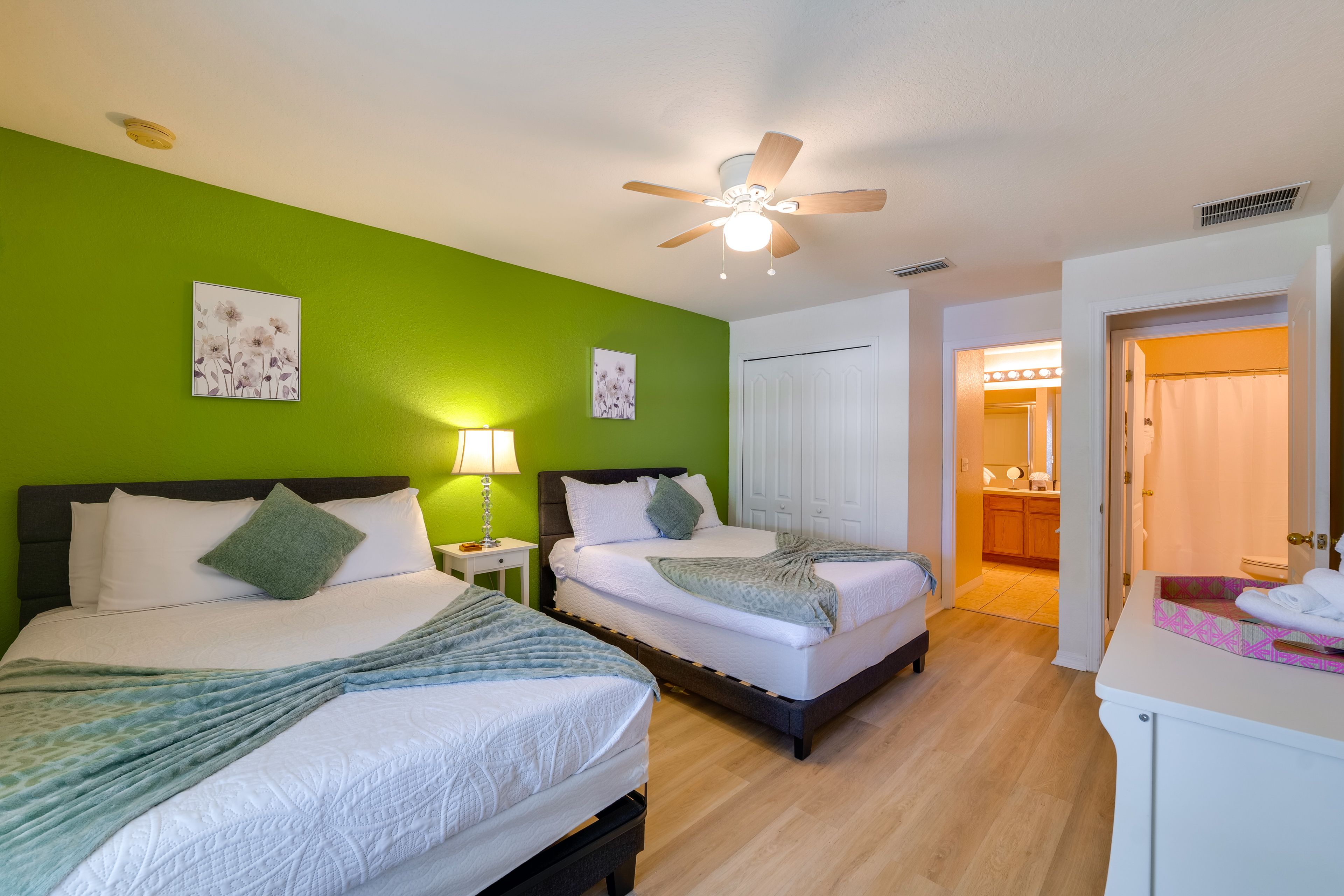 Bedroom 2 | 2 Queen Beds