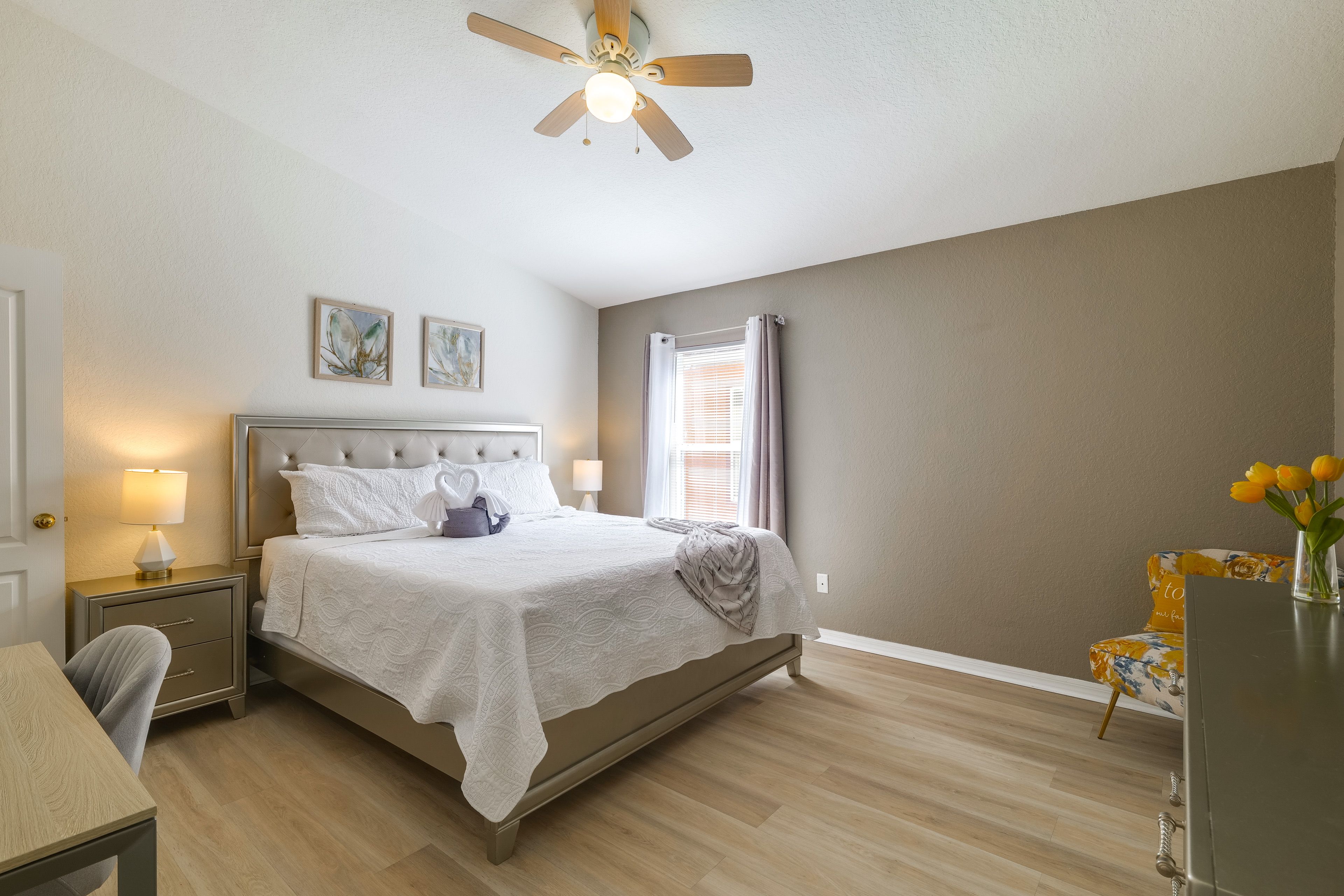 Bedroom 1 | King Bed