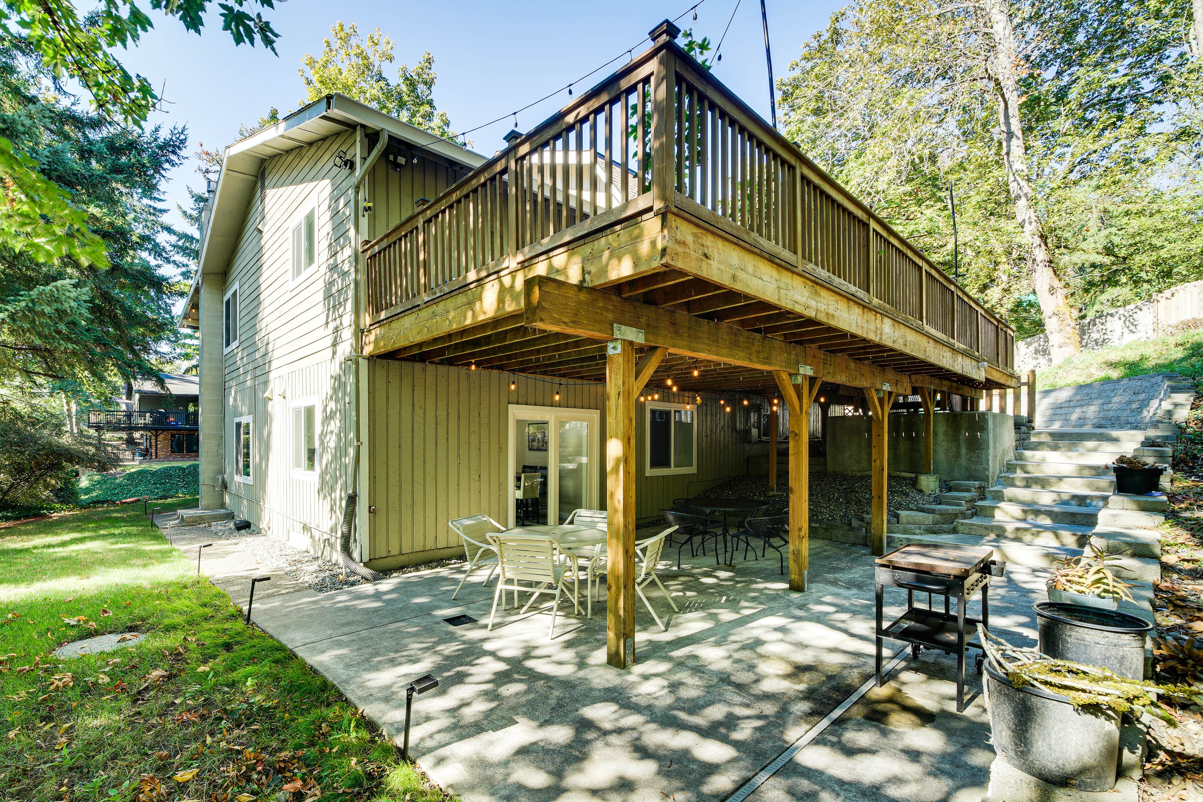 Exterior | 1st-Floor Apartment | 3 Mi to Cougar Mountain Regional Park