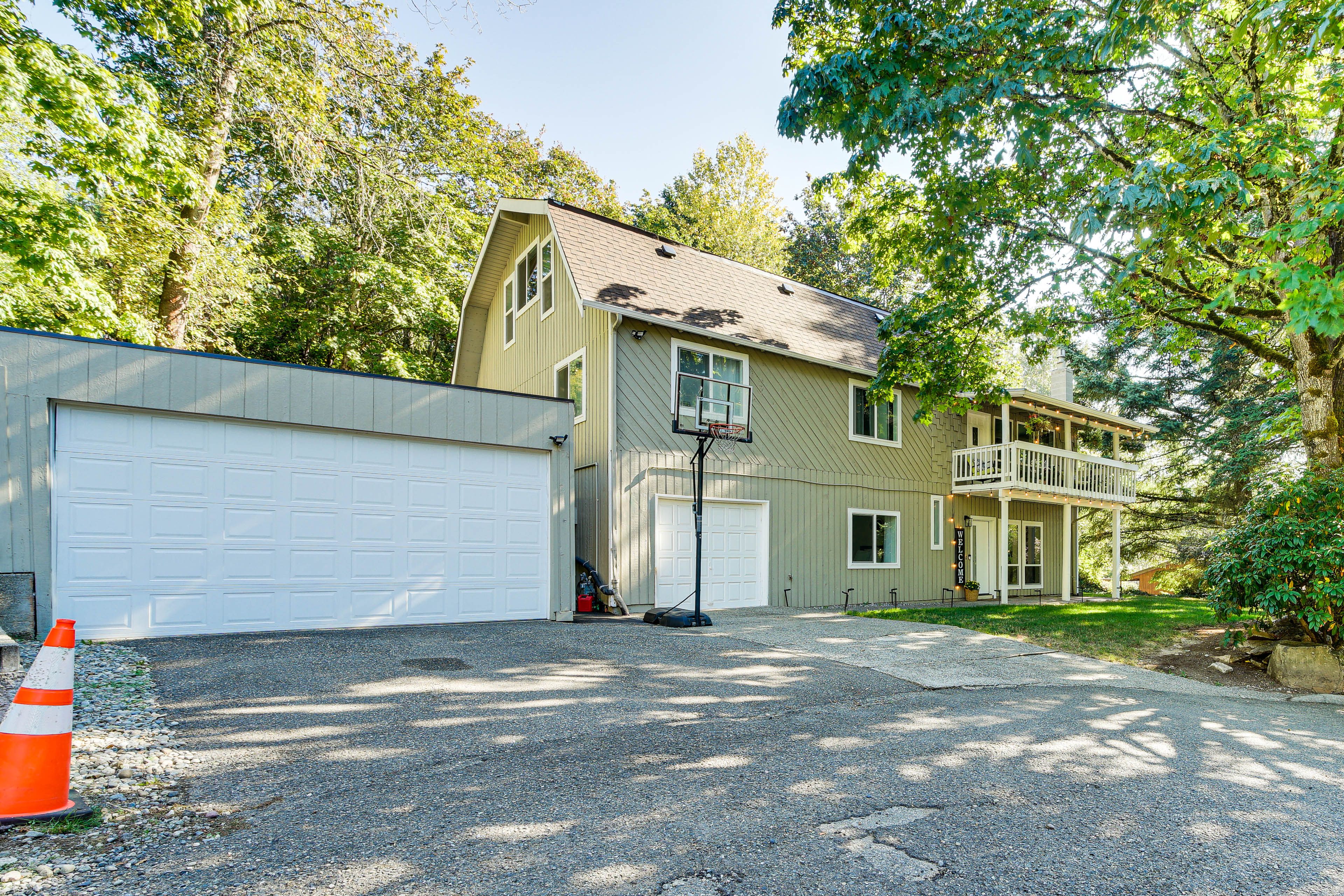 Parking | Driveway (1 Vehicle) | Free Street Parking