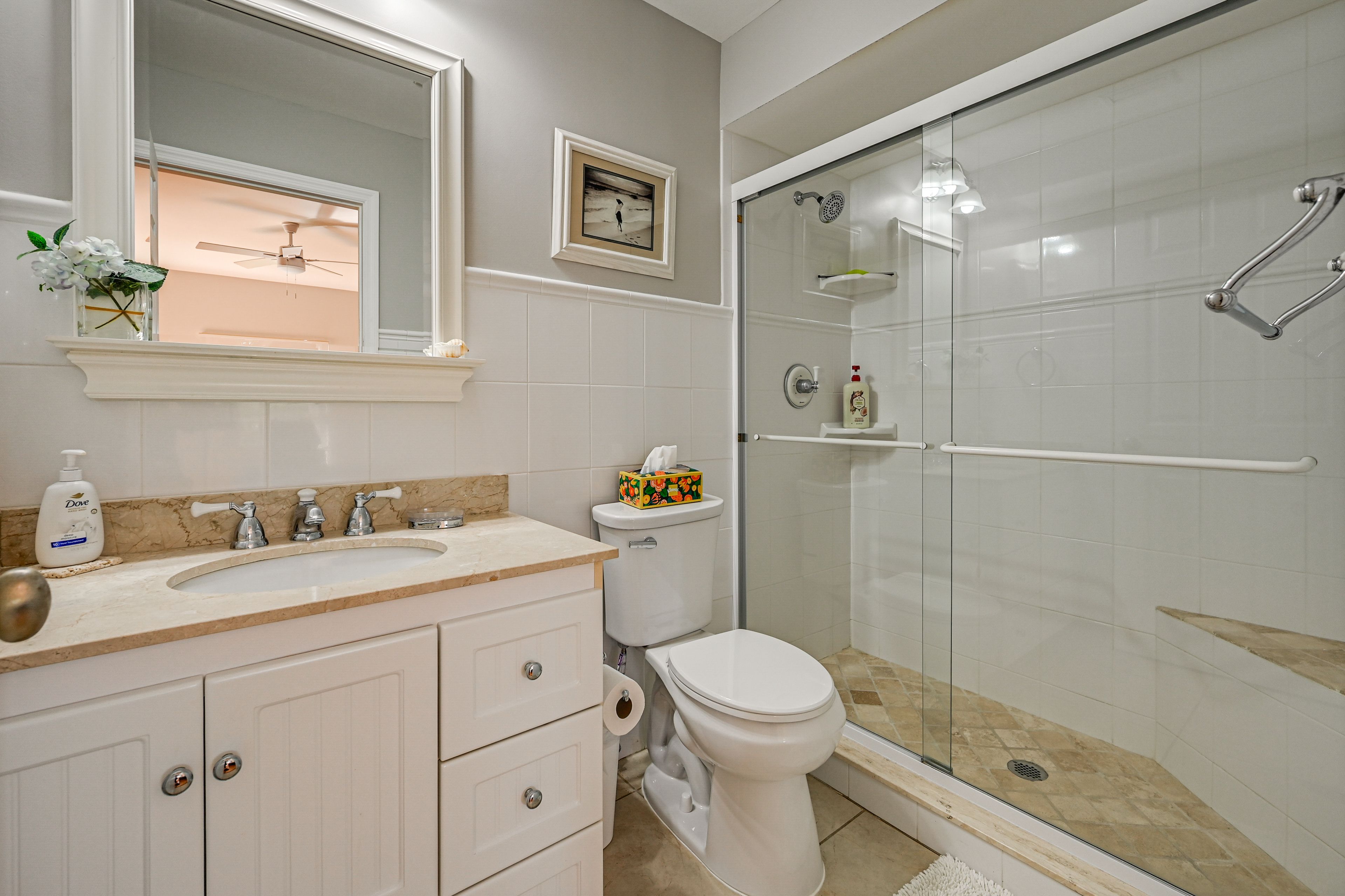 Full Bathroom | Towels Provided