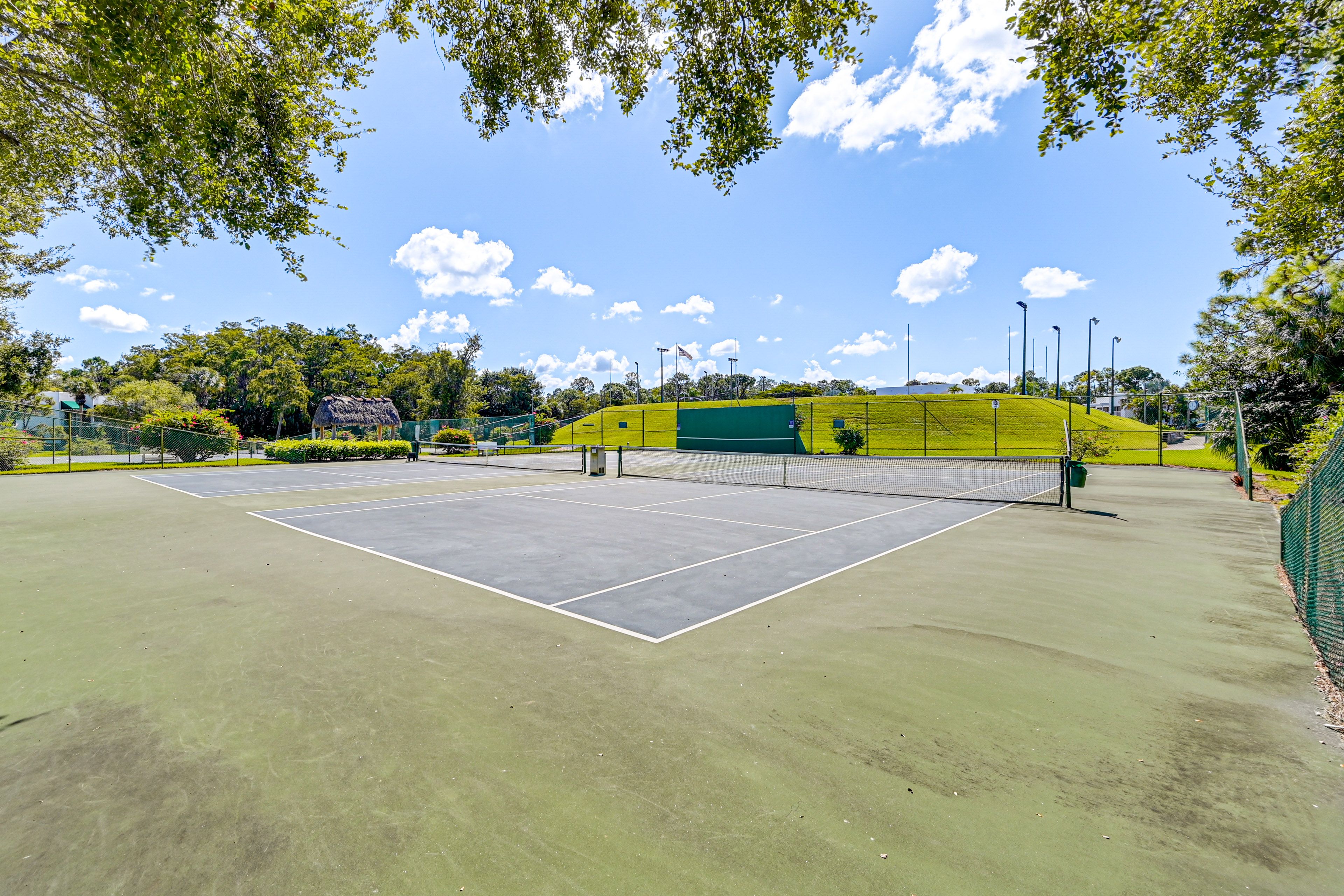 Community Tennis & Pickleball Courts