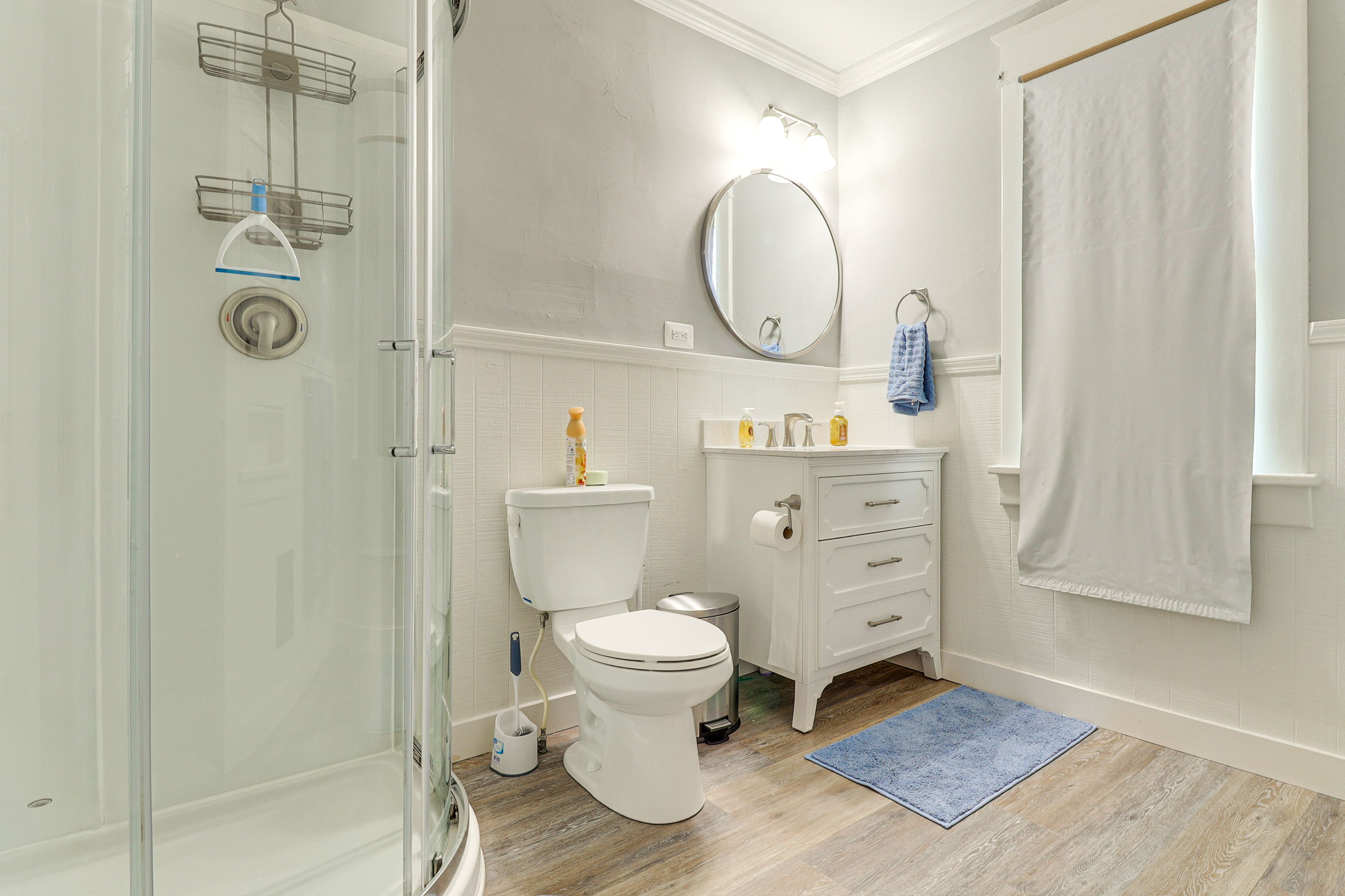 Full Bathroom | 2nd Floor