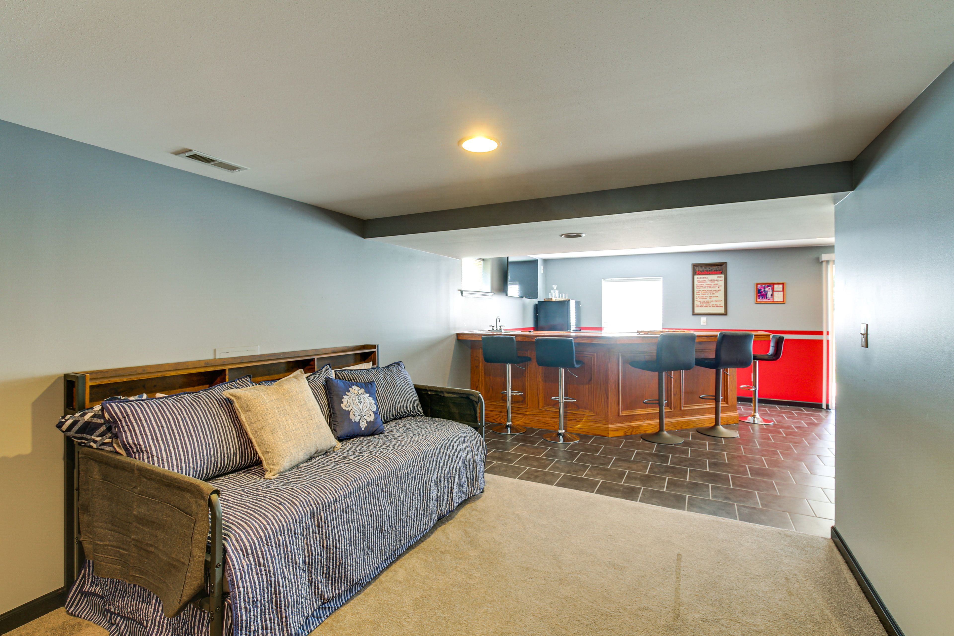 Sitting Area | Basement | Twin Daybed w/ Twin Trundle Bed