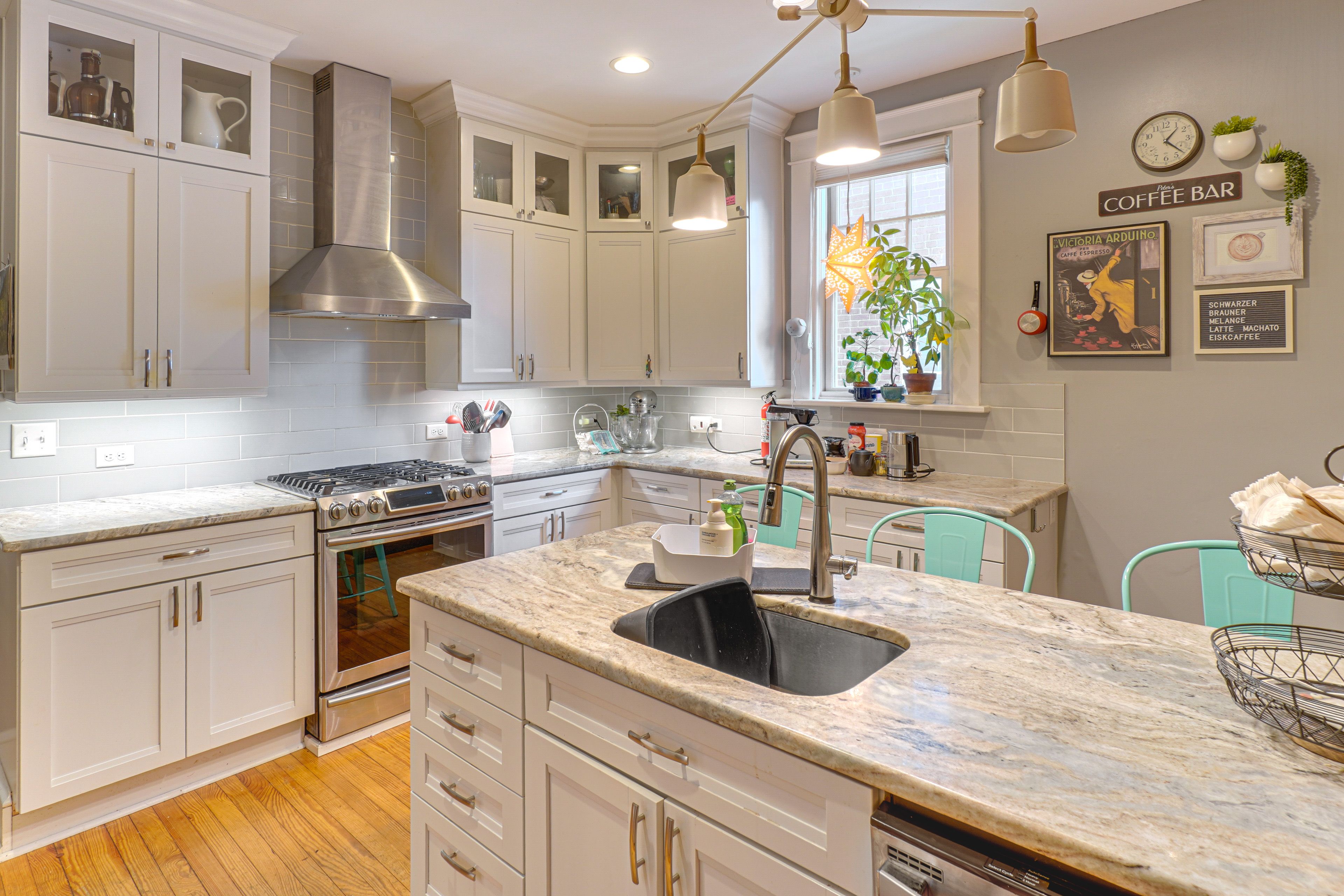 Kitchen | Main Level | Stove/Oven | Dishwasher