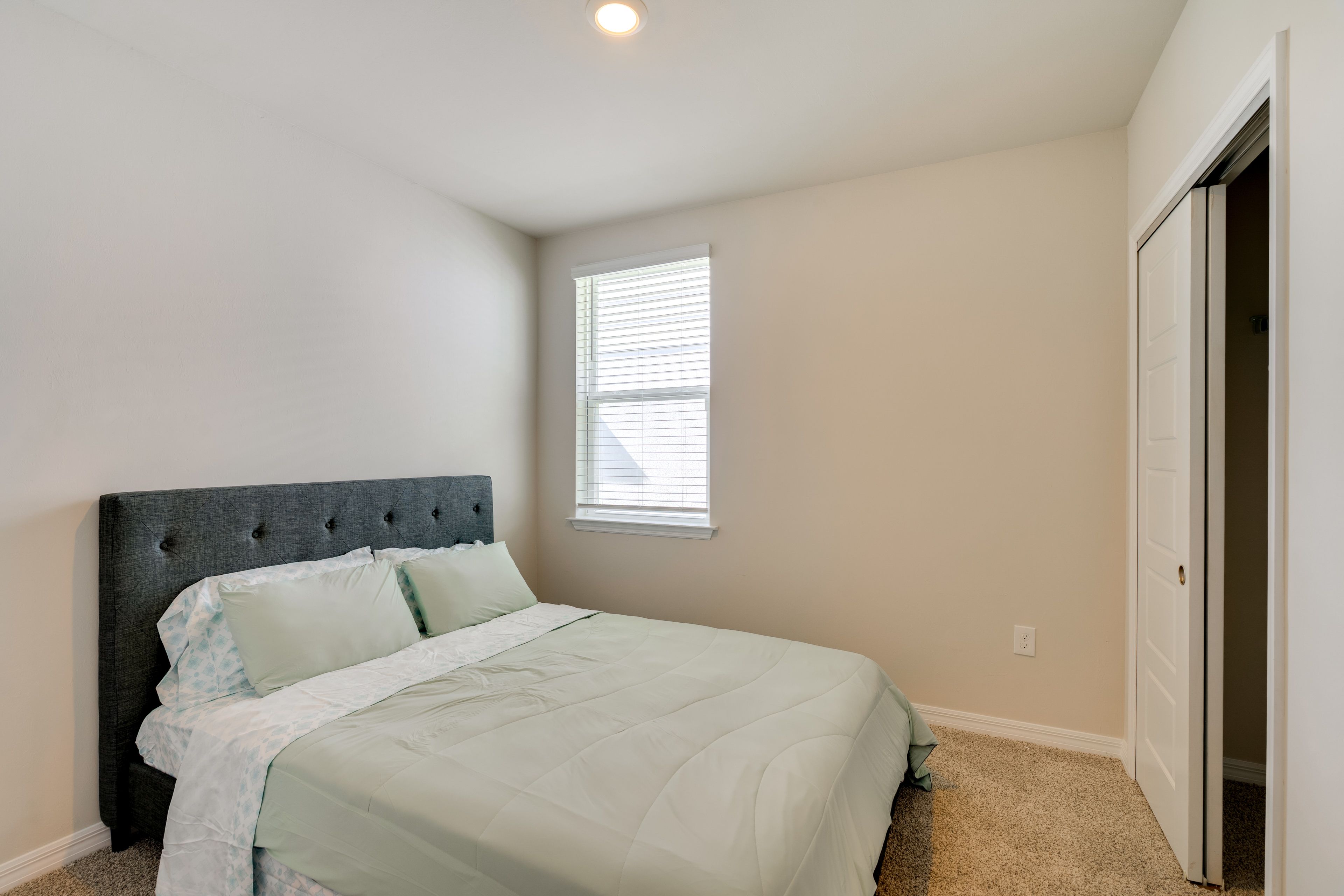 Bedroom 2 | Queen Bed