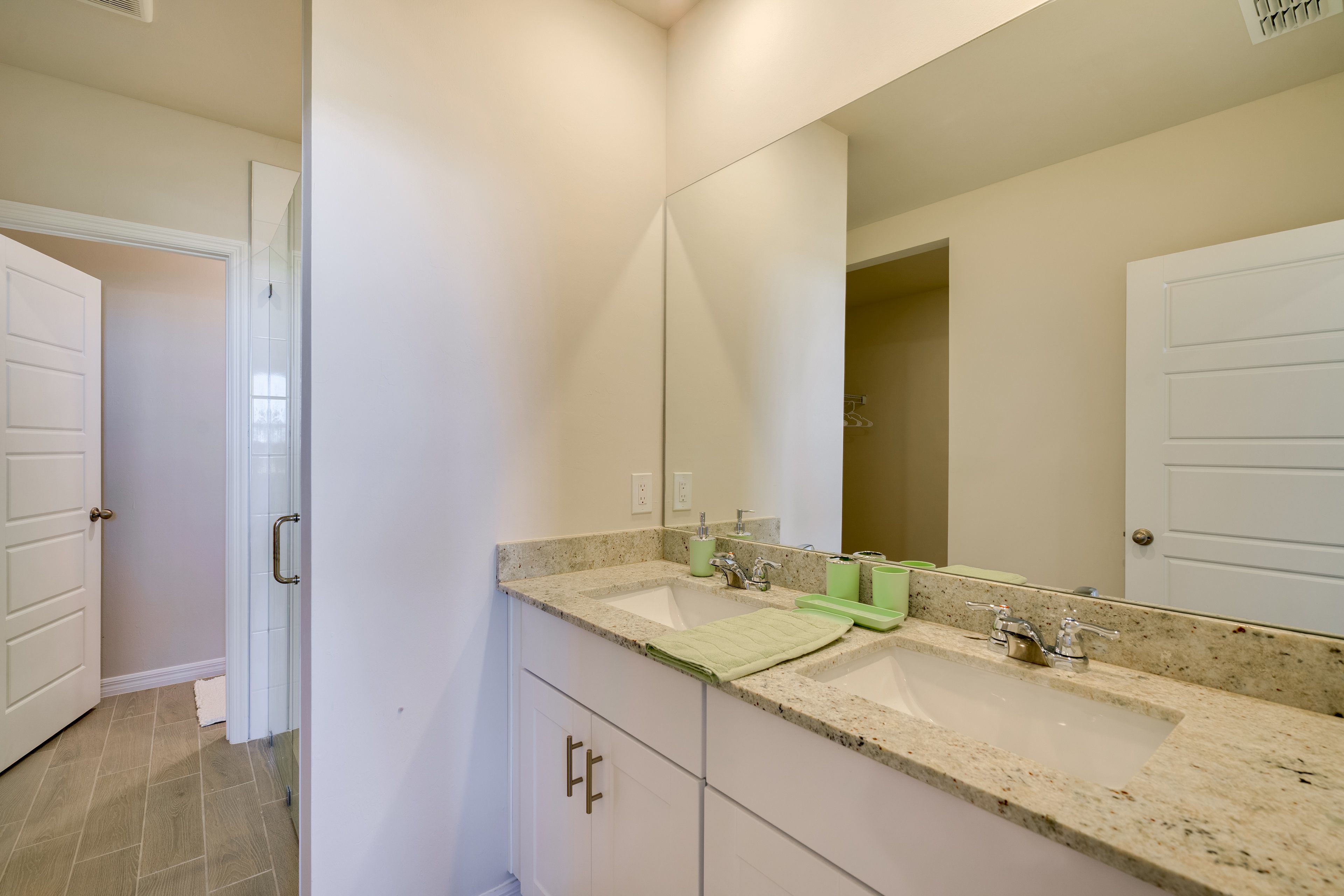 En-Suite Bathroom | Towels Provided | Walk-In Closet