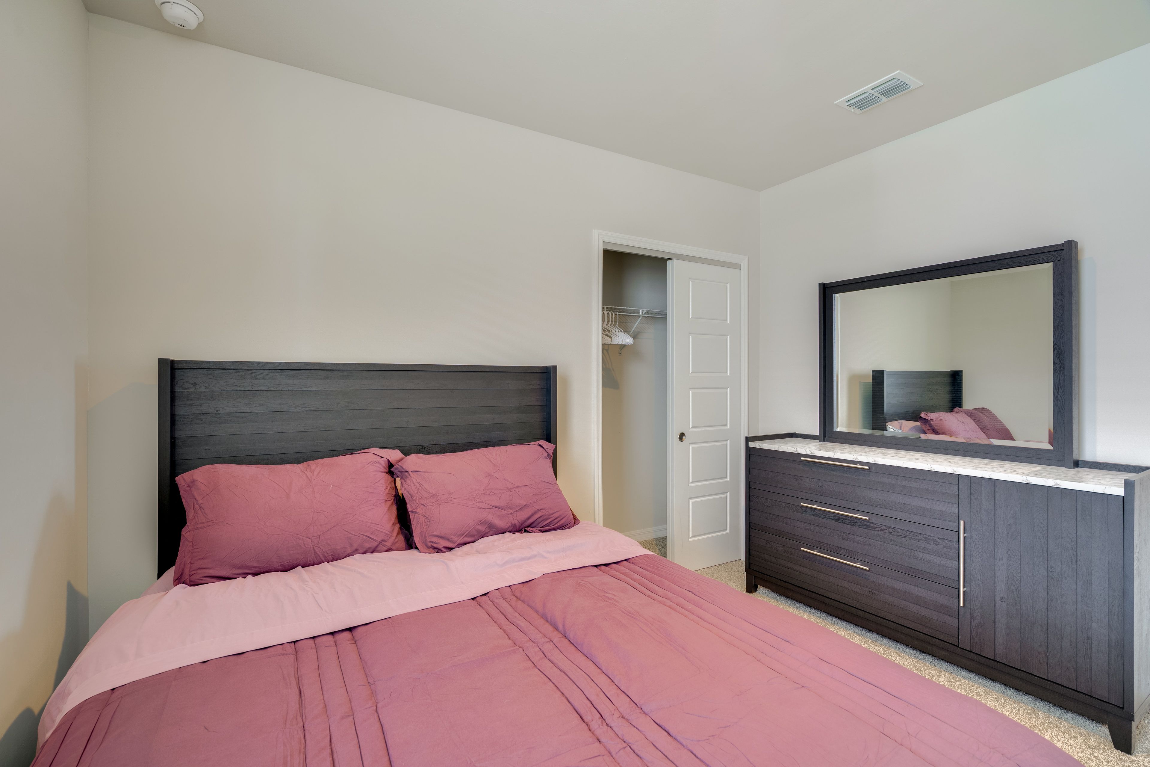 Bedroom 3 | Queen Bed