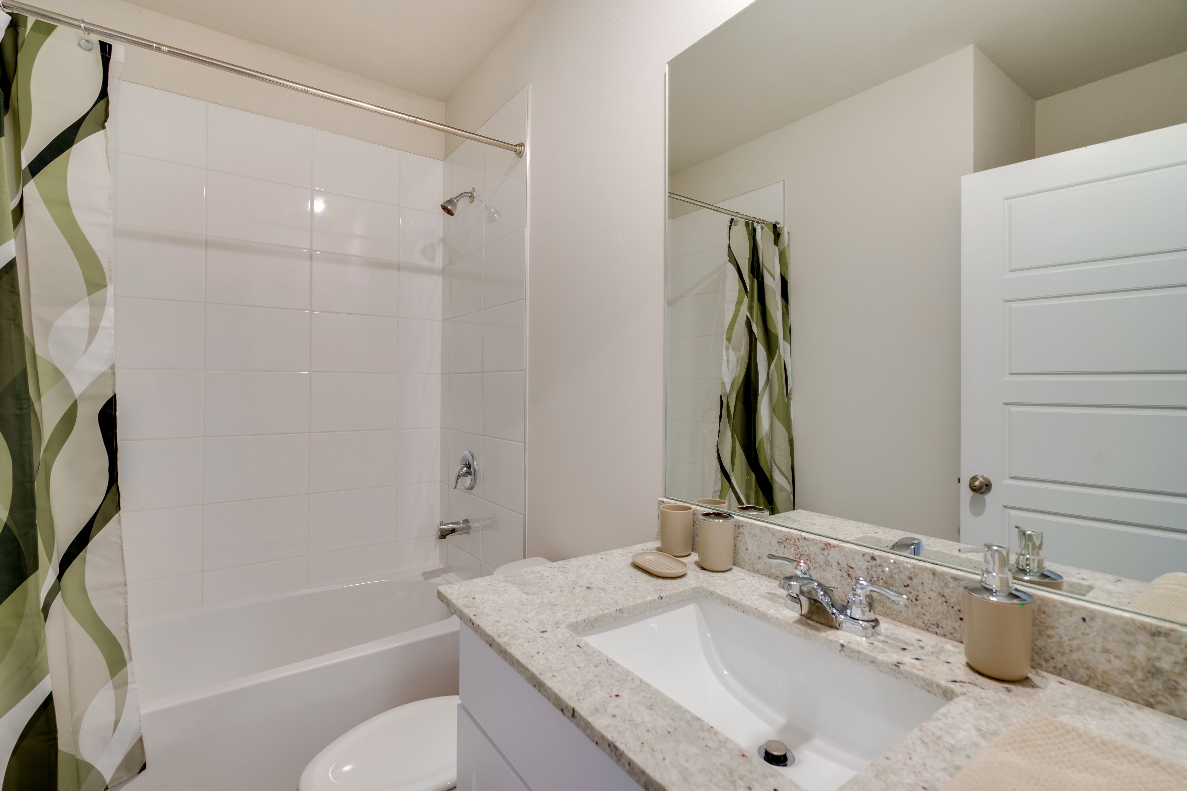 Full Bathroom | Complimentary Toiletries | Hair Dryer
