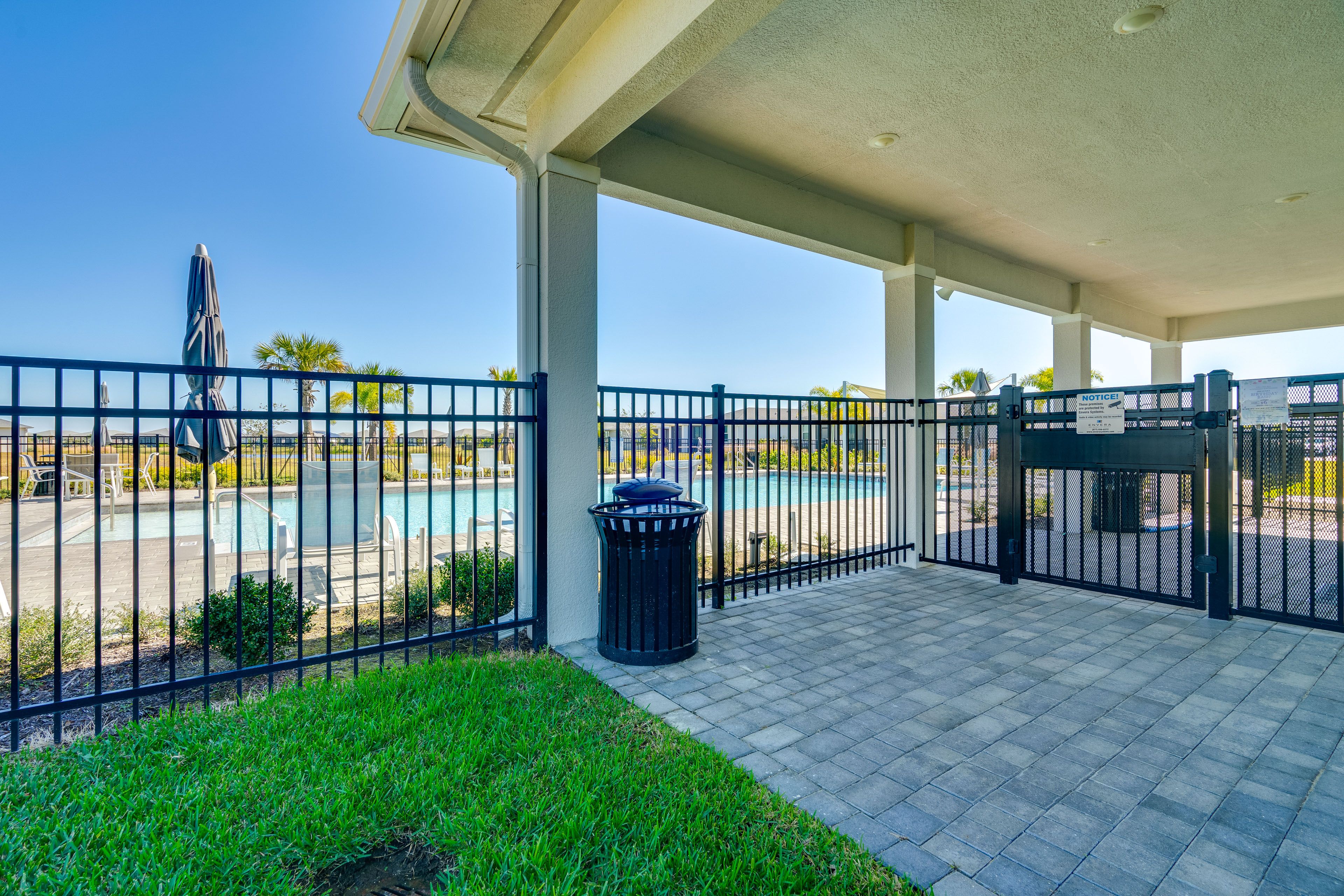 Community Amenities | Outdoor Pool