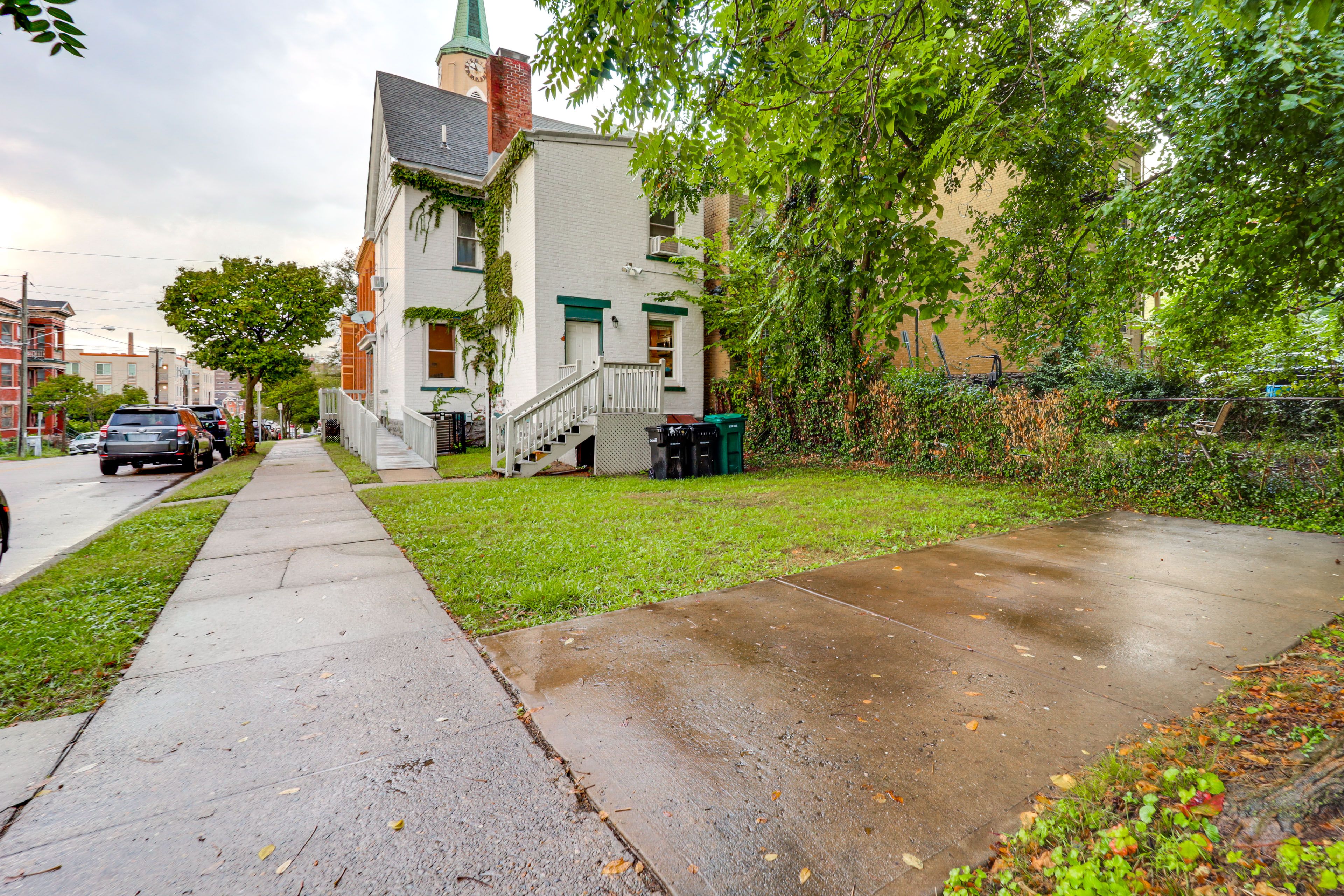 Private Yard | Driveway Parking (1 Vehicle)