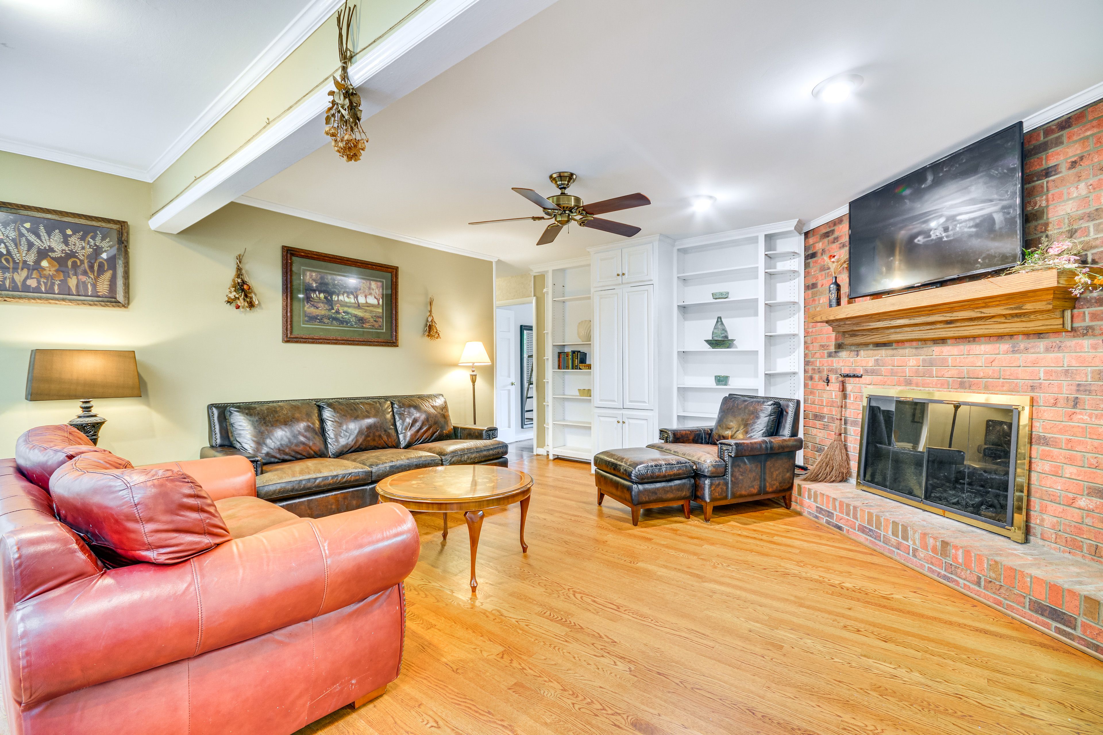 Living Room | Fireplace