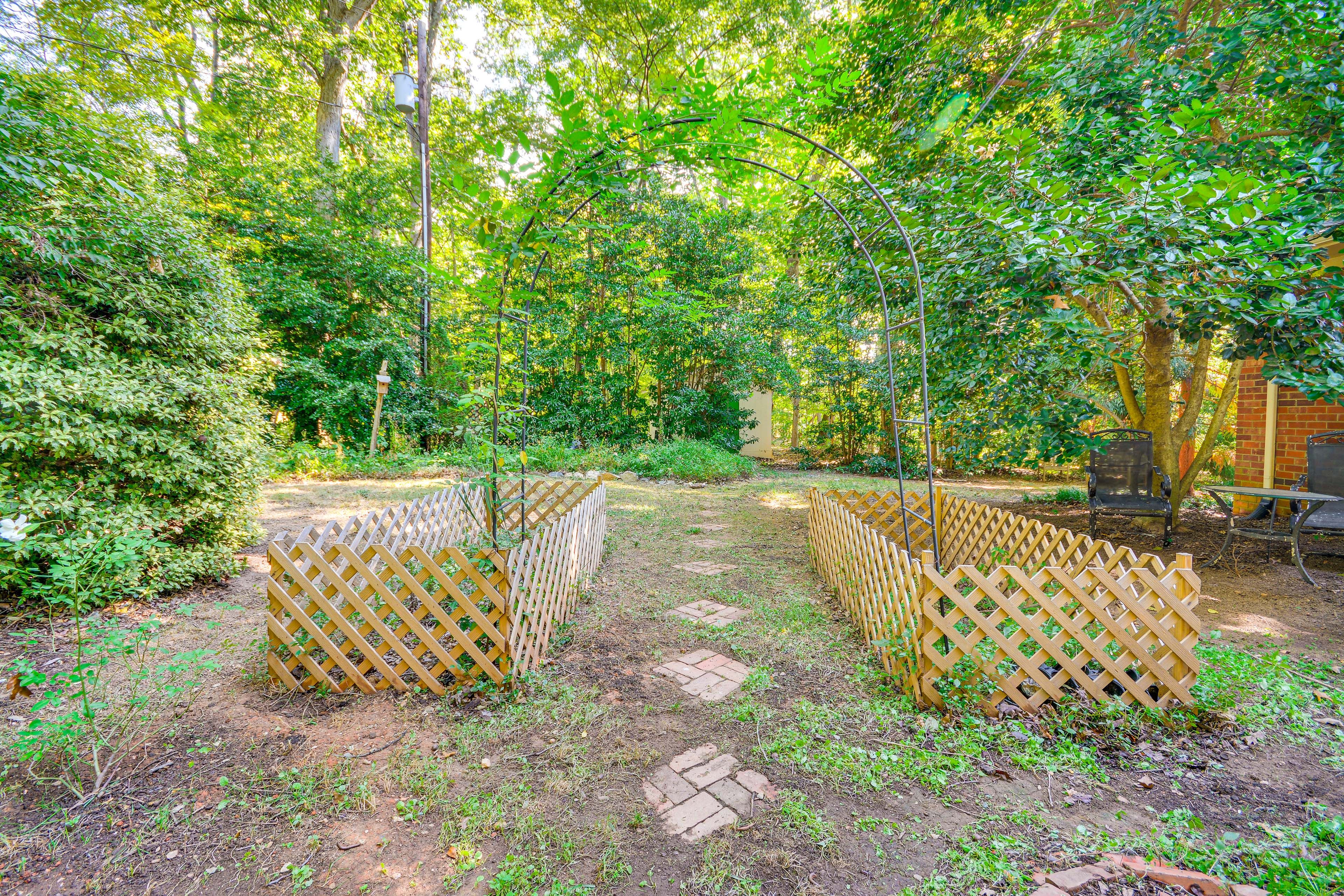 Private Yard | Dining Area